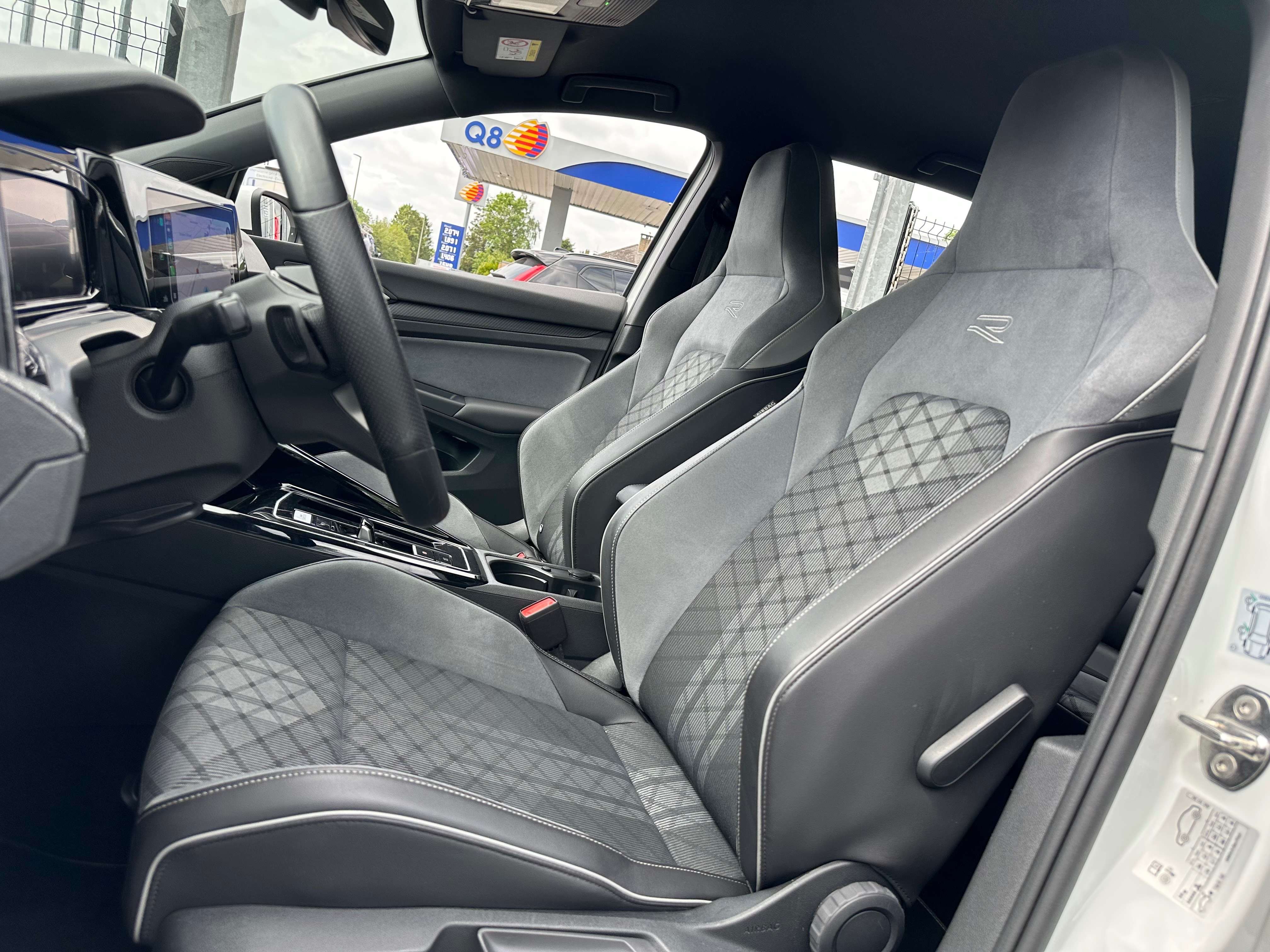 Volkswagen Golf 1.0 eTSI*R LINE*1ER PROP*EURO 6D 2035*TVA RECUP*EXCELLENT ETAT*CARNET COMPLET*GARANTIE
