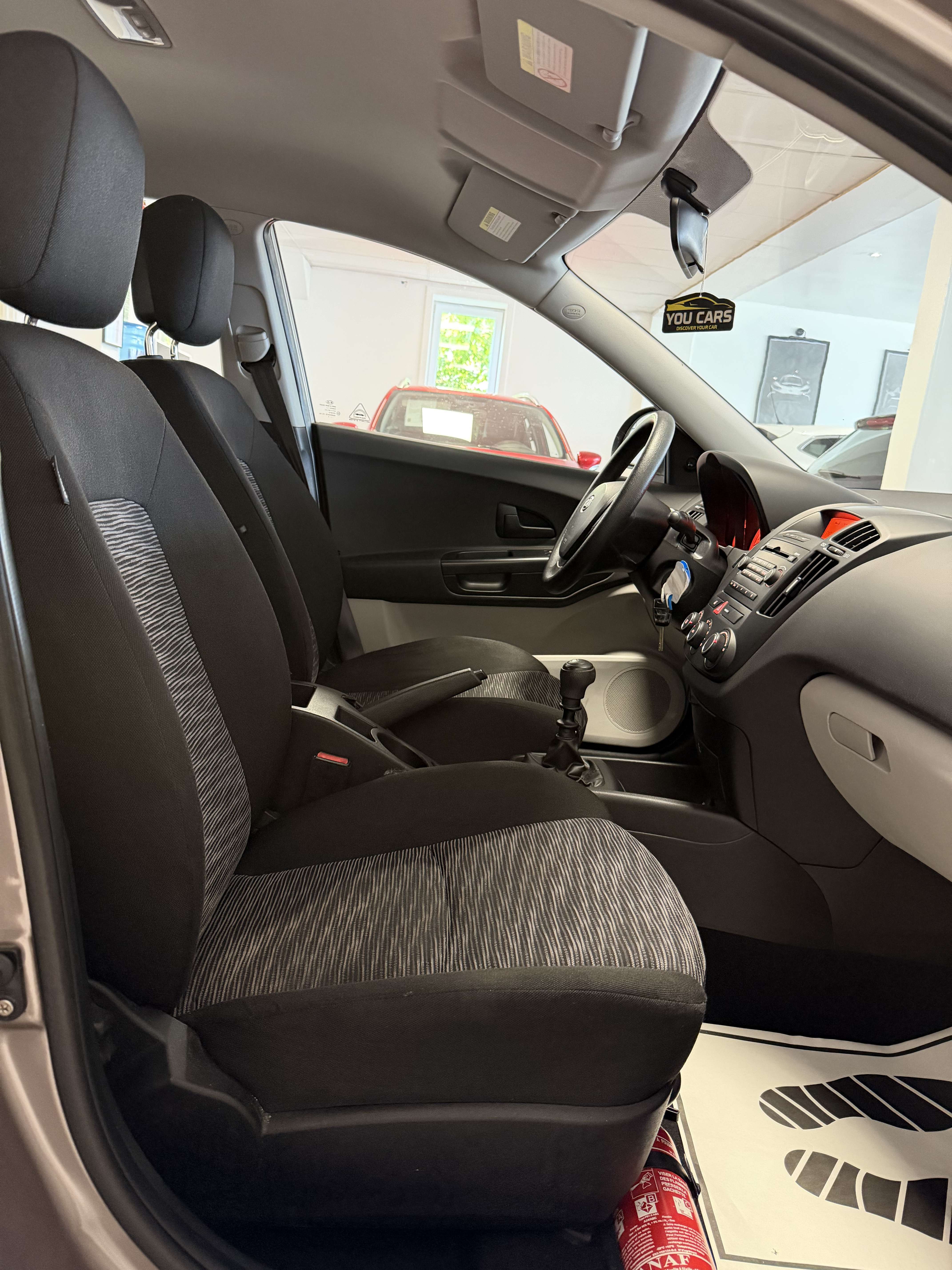 Kia Ceed / cee'd 1.4i EX 1 Jaar Garantie
