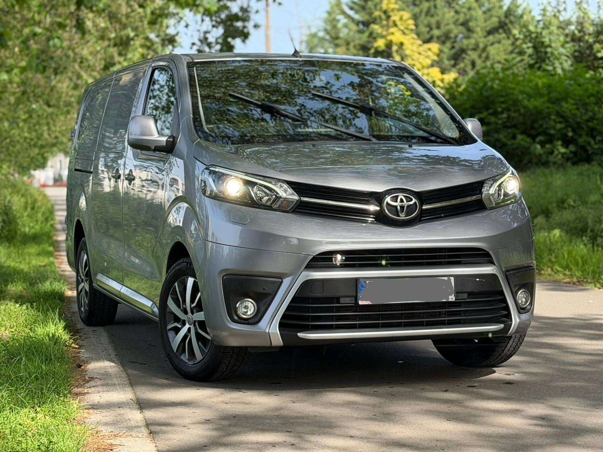 Toyota Proace 2.0 D-4D - Full Options - Garantie 12 mois - Automatique - cuir - 360°
