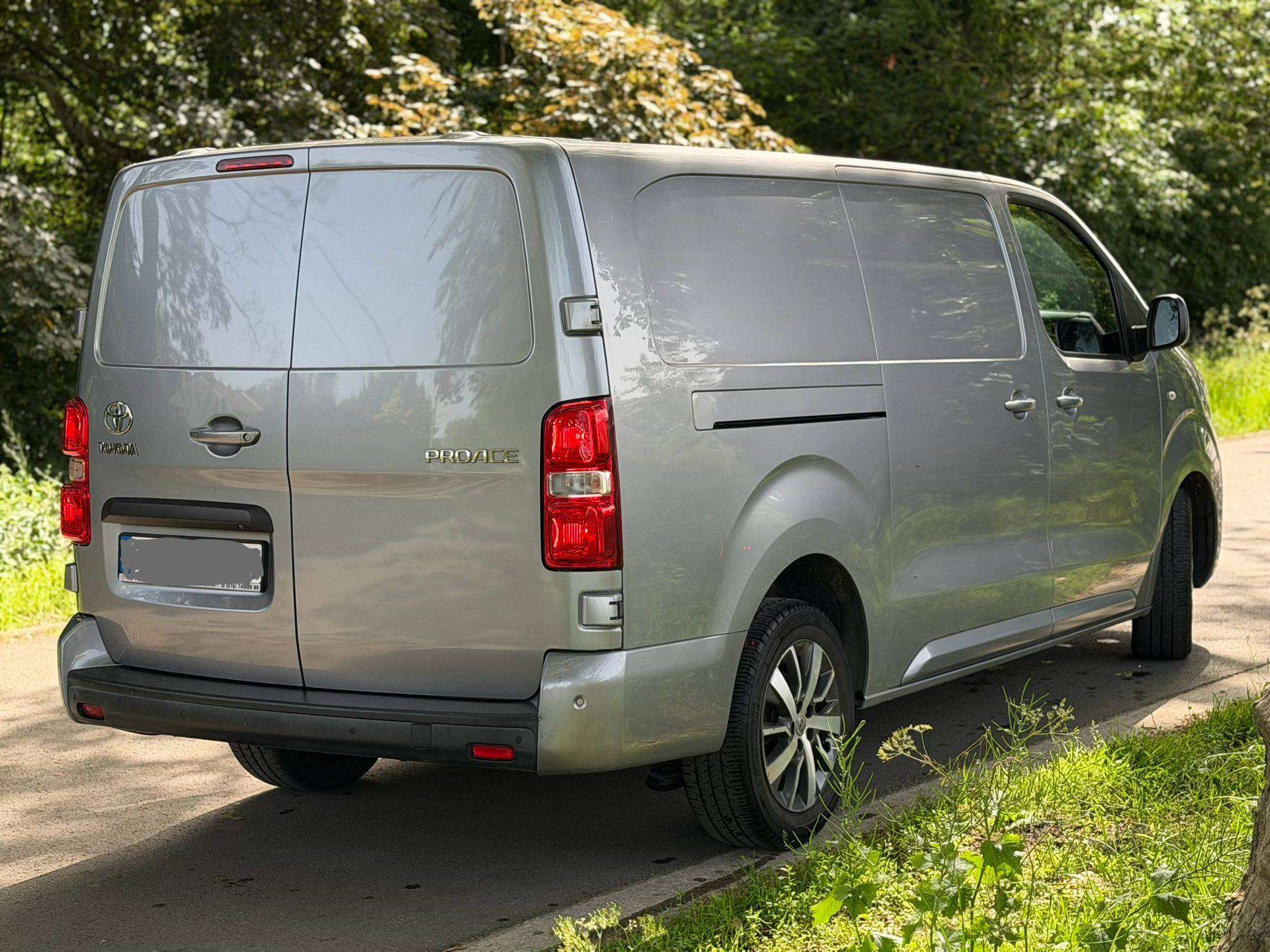 Toyota Proace 2.0 D-4D - Full Options - Garantie 12 mois - Automatique - cuir - 360°