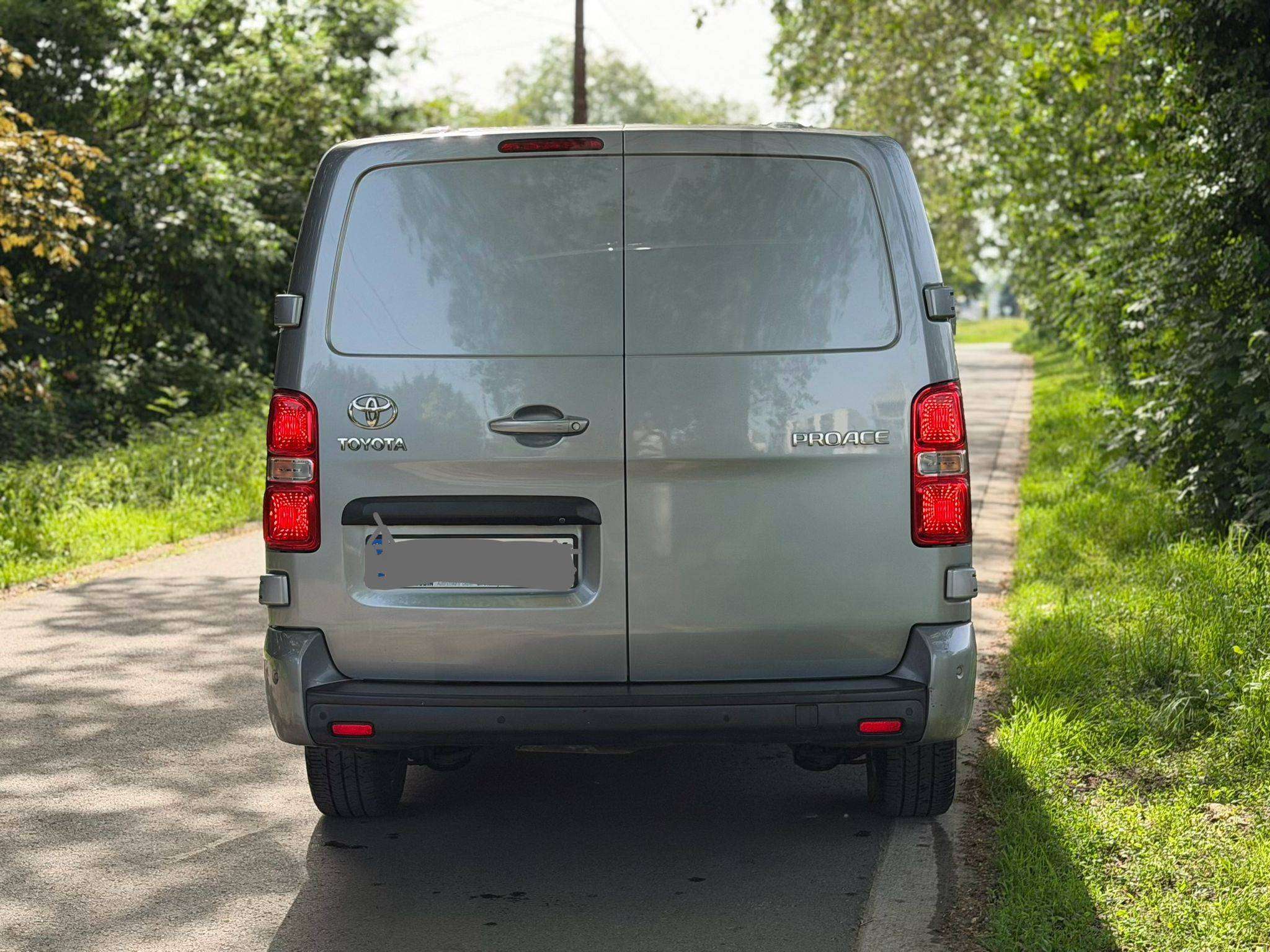 Toyota Proace 2.0 D-4D - Full Options - Garantie 12 mois - Automatique - cuir - 360°