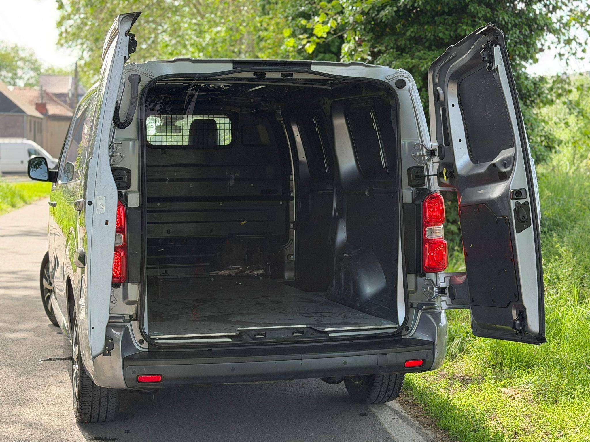 Toyota Proace 2.0 D-4D - Full Options - Garantie 12 mois - Automatique - cuir - 360°