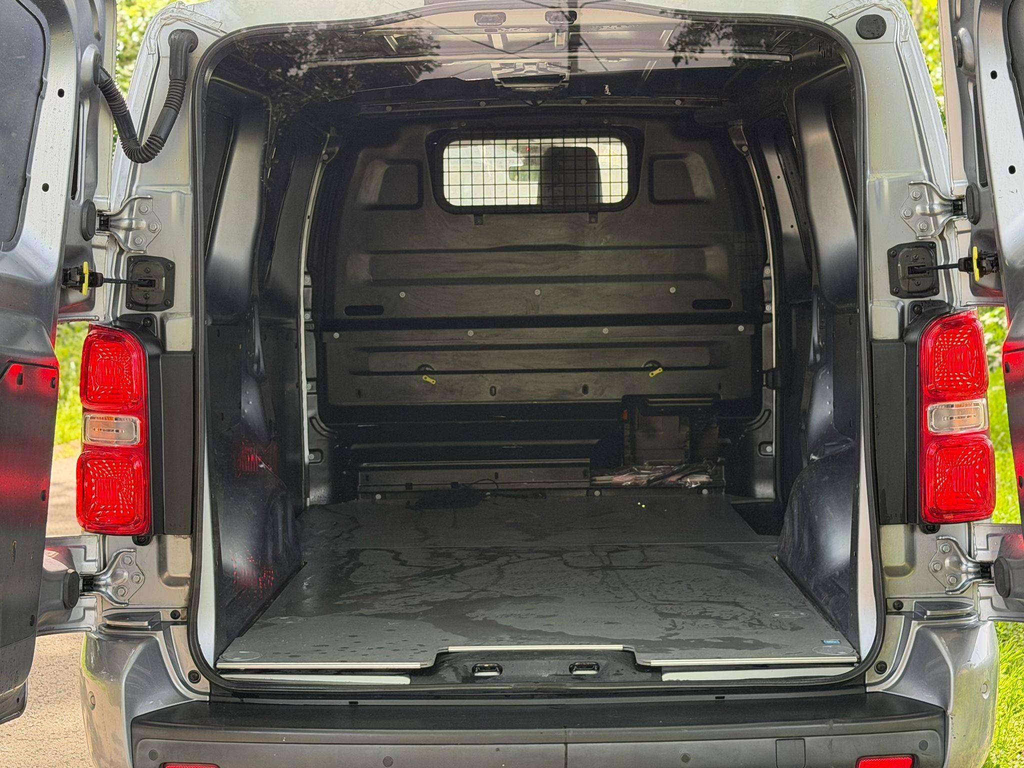Toyota Proace 2.0 D-4D - Full Options - Garantie 12 mois - Automatique - cuir - 360°