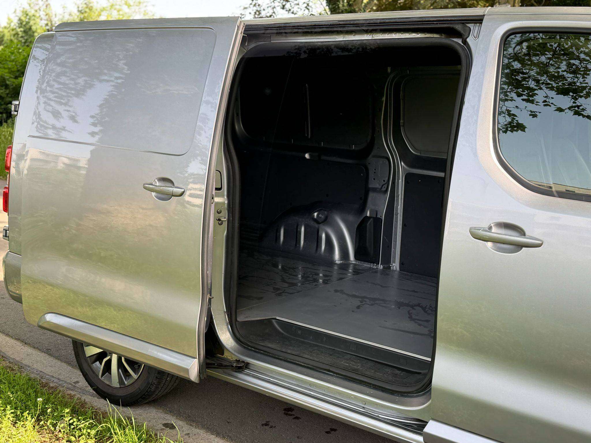 Toyota Proace 2.0 D-4D - Full Options - Garantie 12 mois - Automatique - cuir - 360°