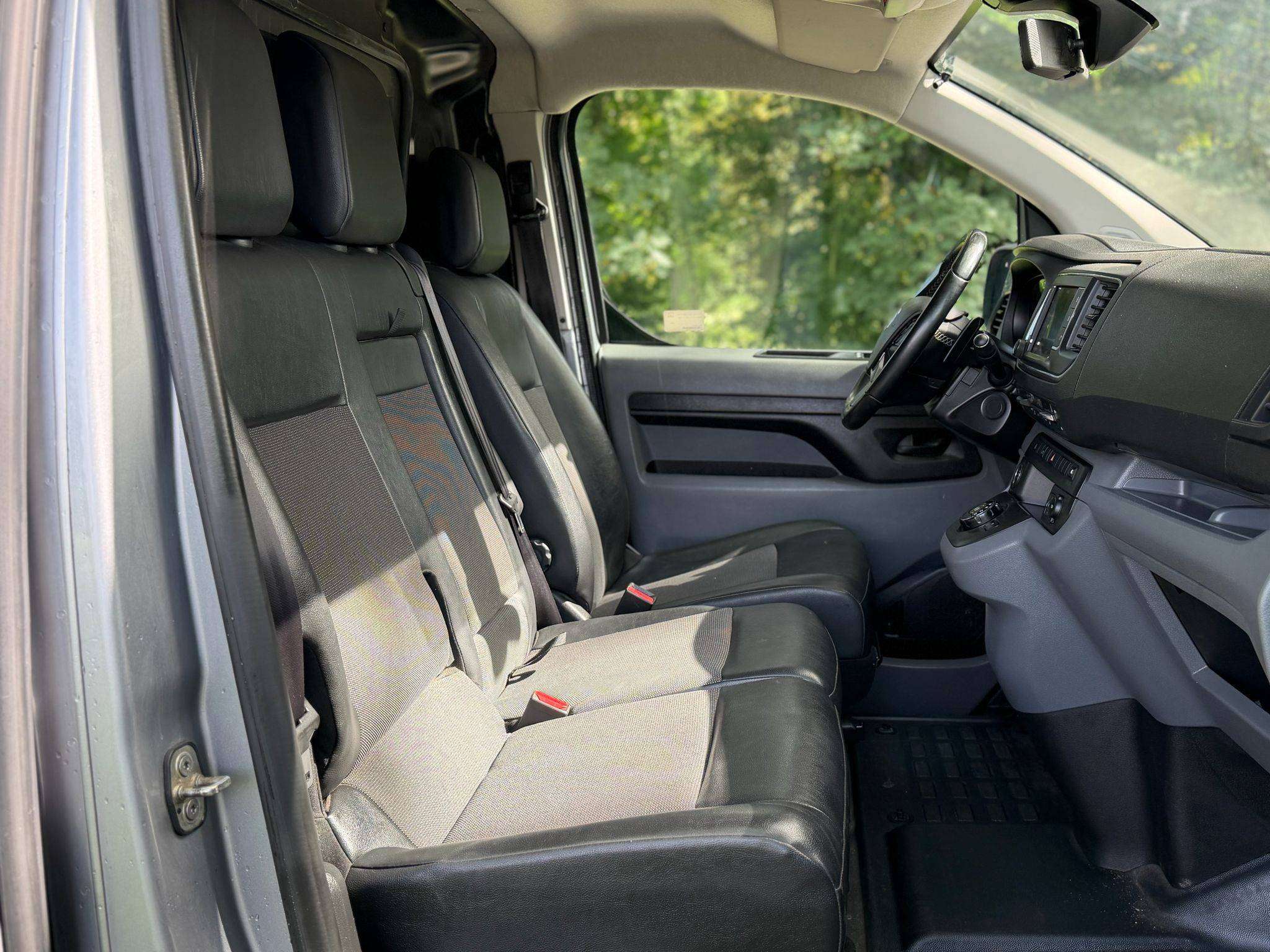 Toyota Proace 2.0 D-4D - Full Options - Garantie 12 mois - Automatique - cuir - 360°