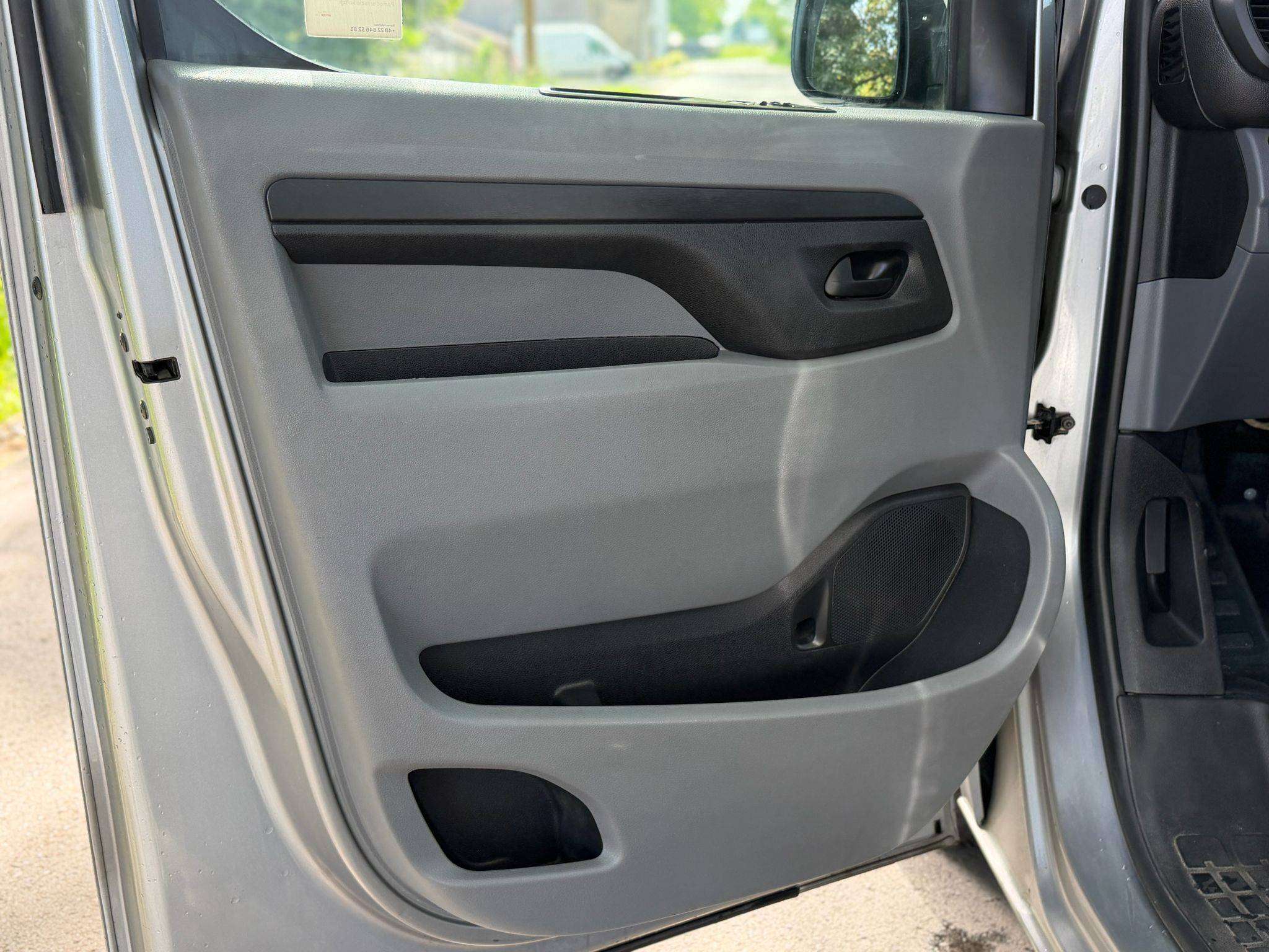Toyota Proace 2.0 D-4D - Full Options - Garantie 12 mois - Automatique - cuir - 360°