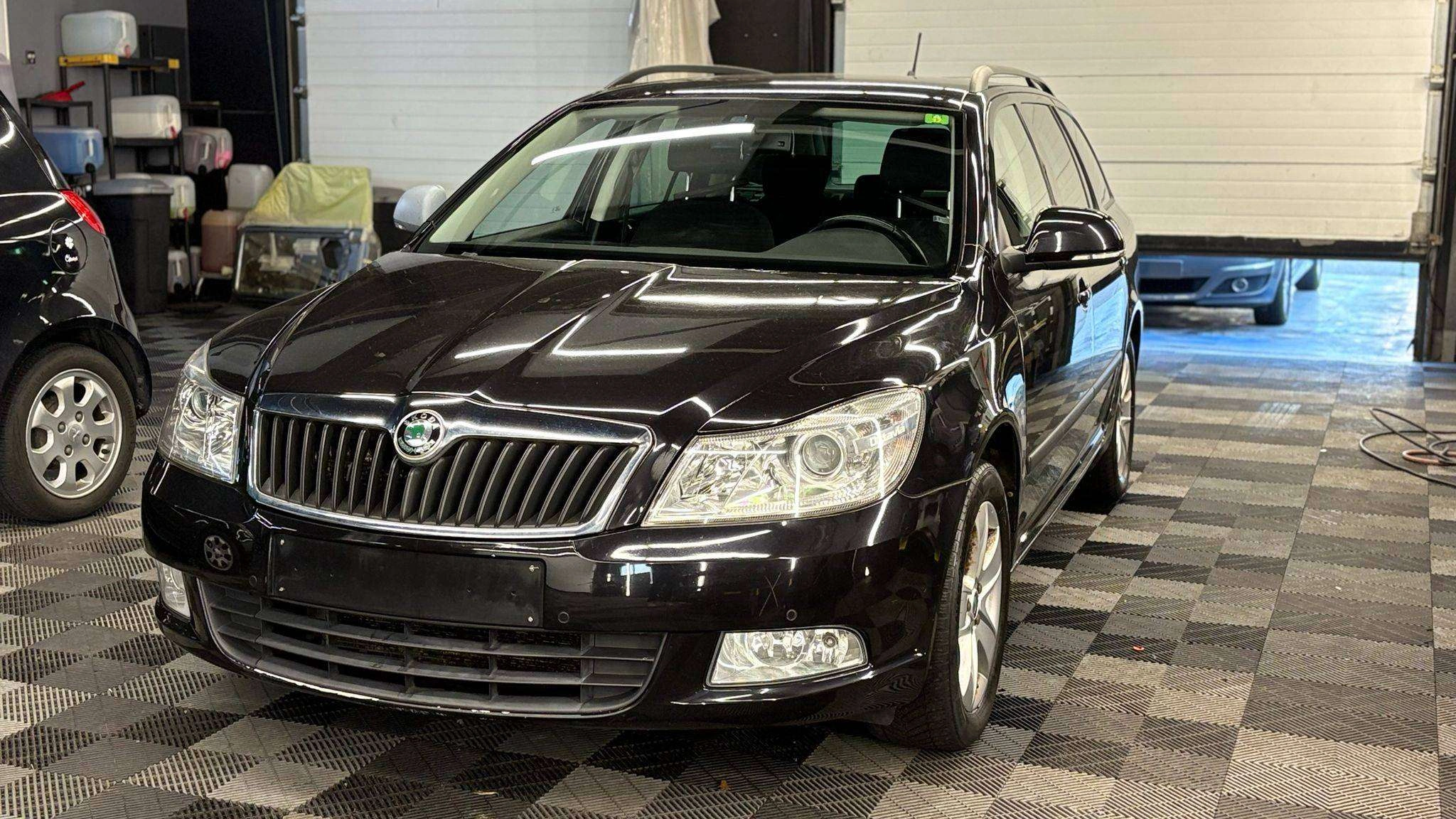 Skoda Octavia BENZINE bj2013 189700KM MANUEEL
