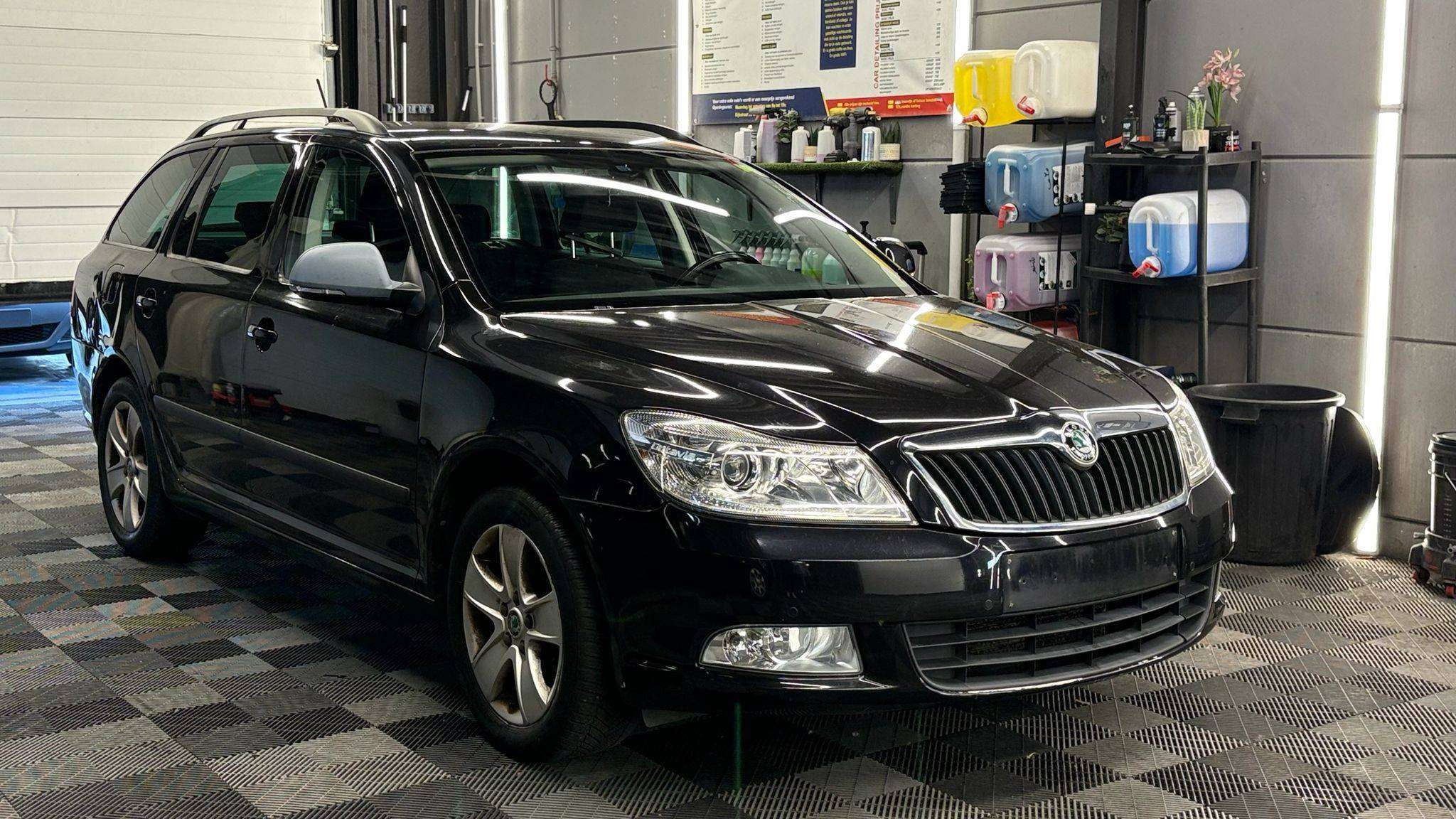 Skoda Octavia BENZINE bj2013 189700KM MANUEEL