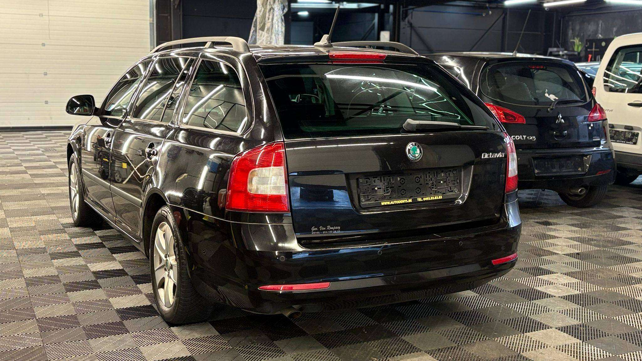 Skoda Octavia BENZINE bj2013 189700KM MANUEEL