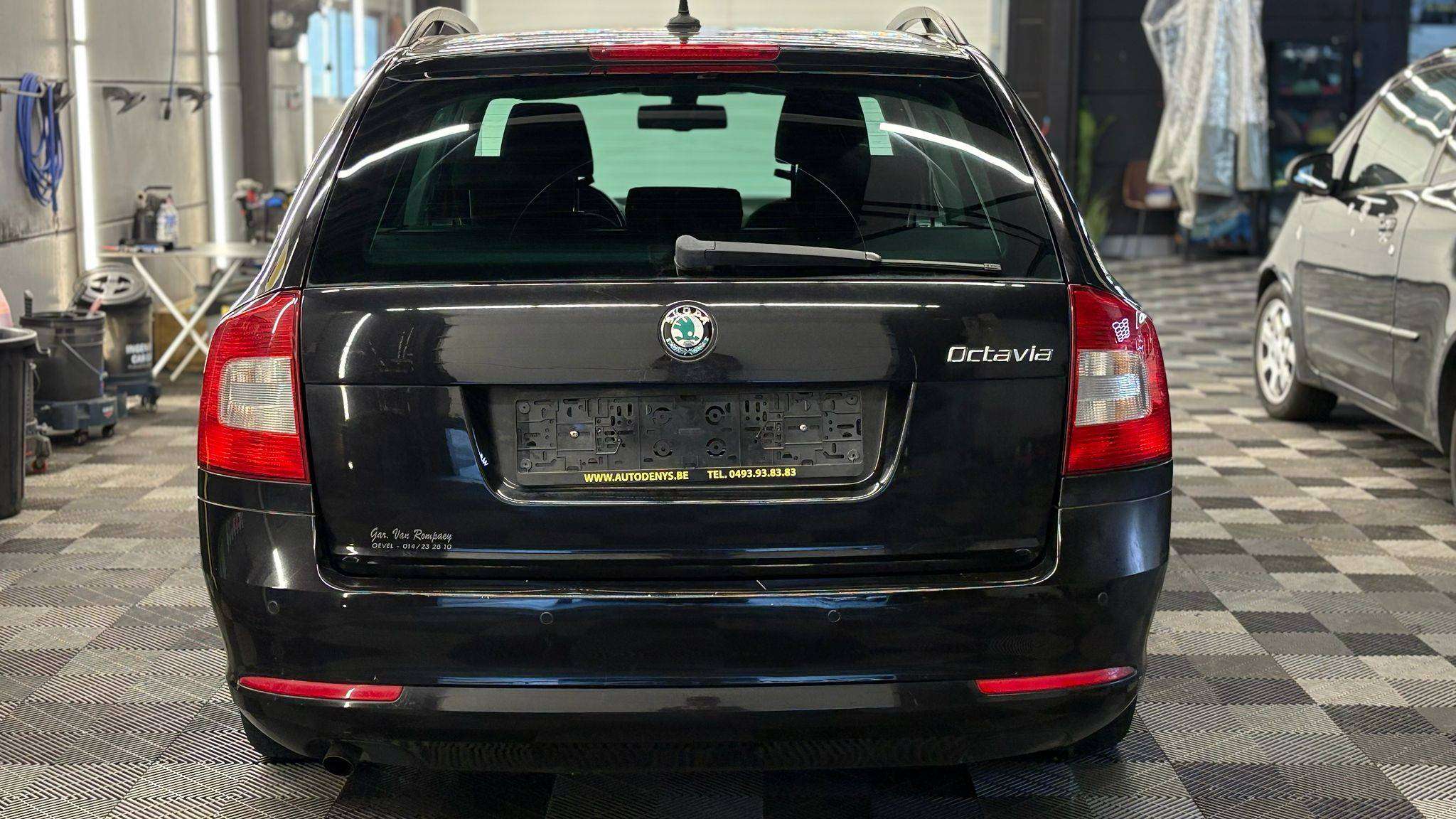 Skoda Octavia BENZINE bj2013 189700KM MANUEEL