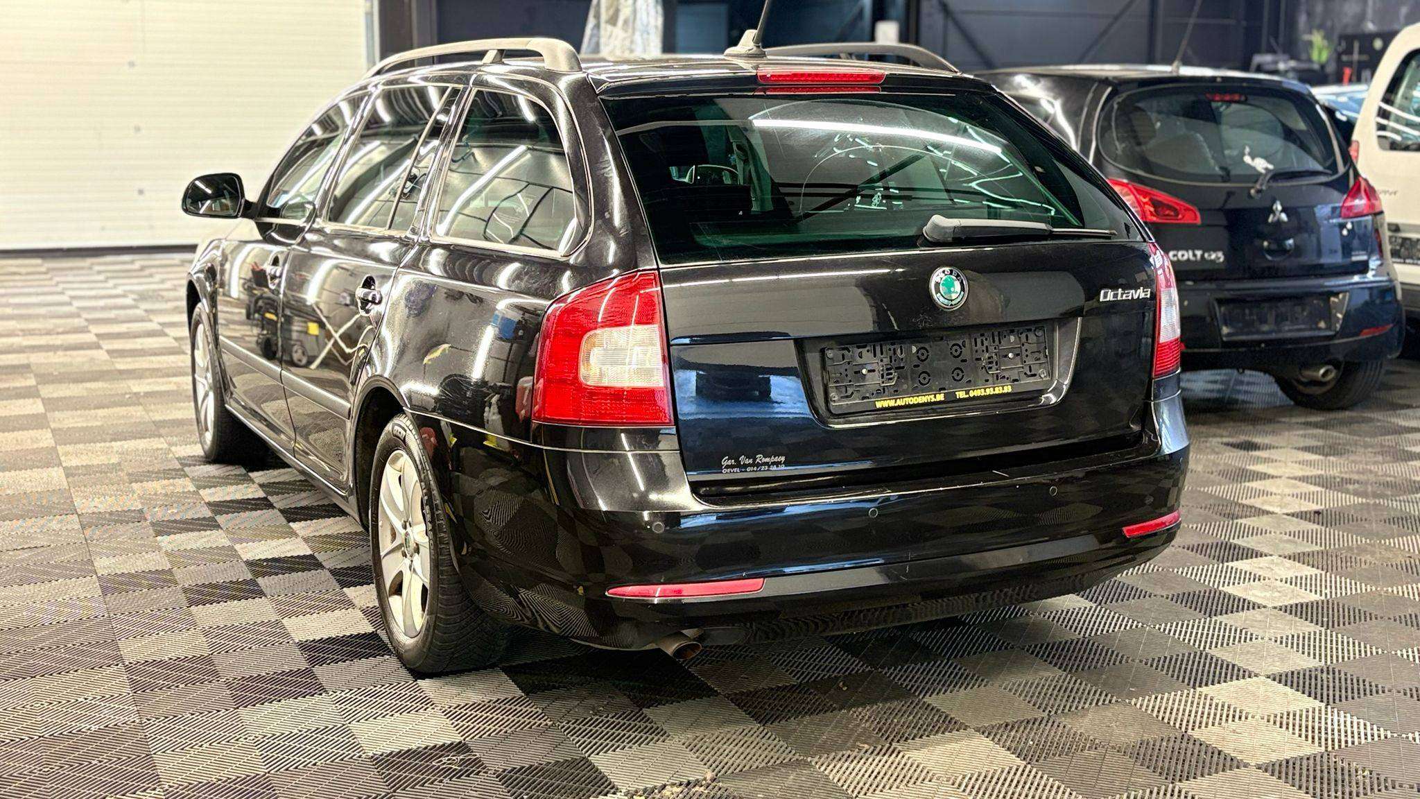 Skoda Octavia BENZINE bj2013 189700KM MANUEEL