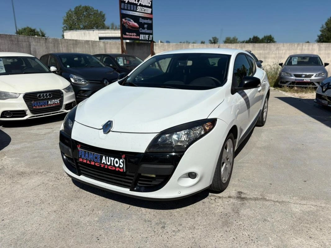 Renault Megane III 1.5 DCI 110CH DIESEL | ENTIÈREMENT RÉVISÉE & GARANTIE 12 MOIS EN EUROPE