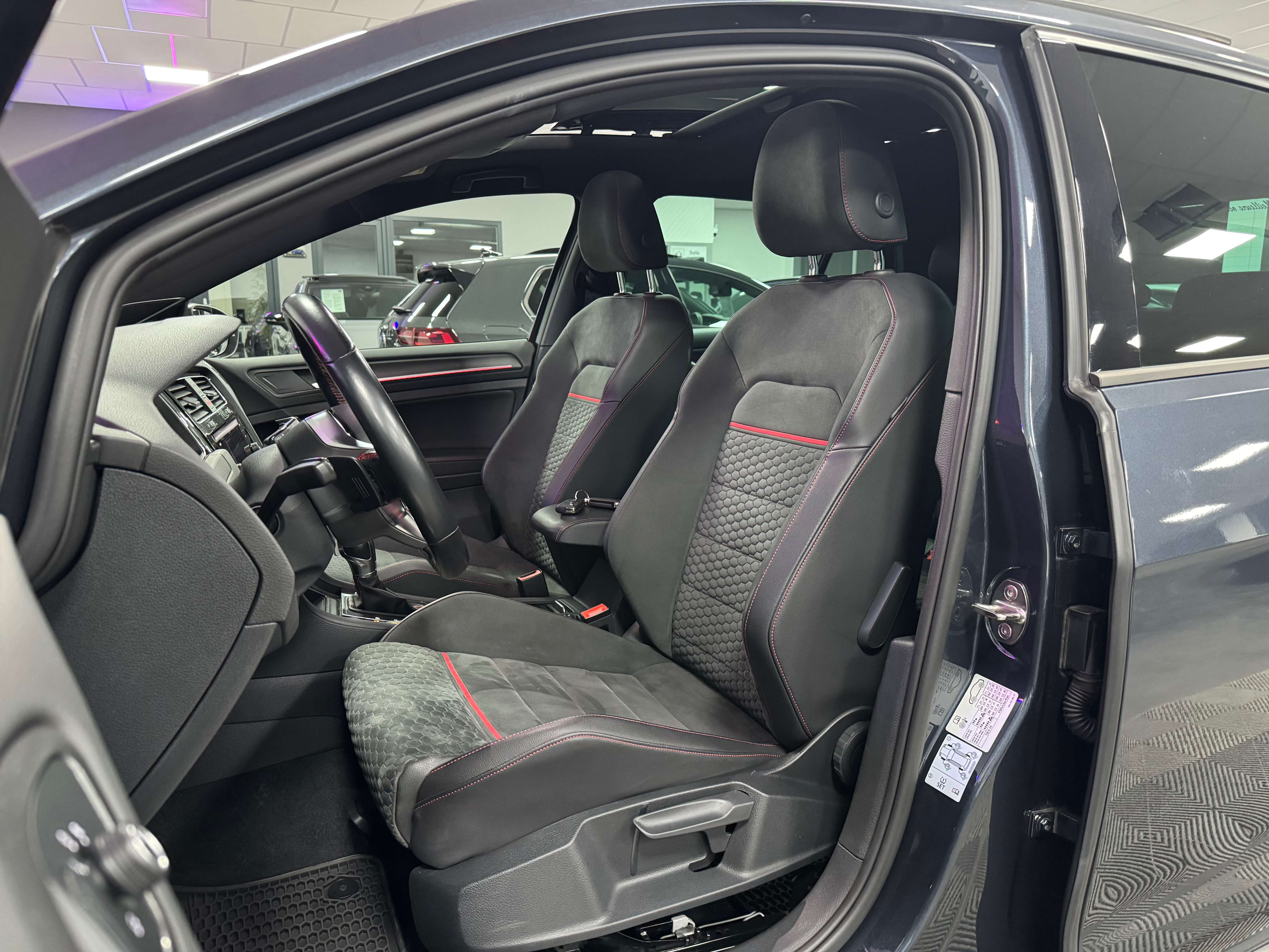 Volkswagen Golf GTI 2.0 TSI Performance Full Toit Caméra 12 mois garantie