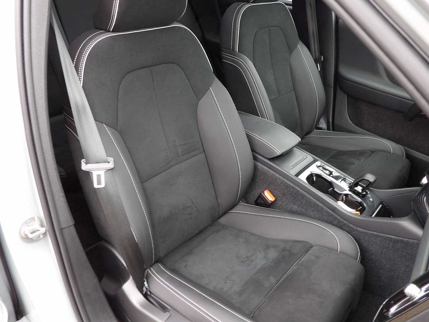 Volvo XC40 XC40 2.0 B3 MHEV Ultimate