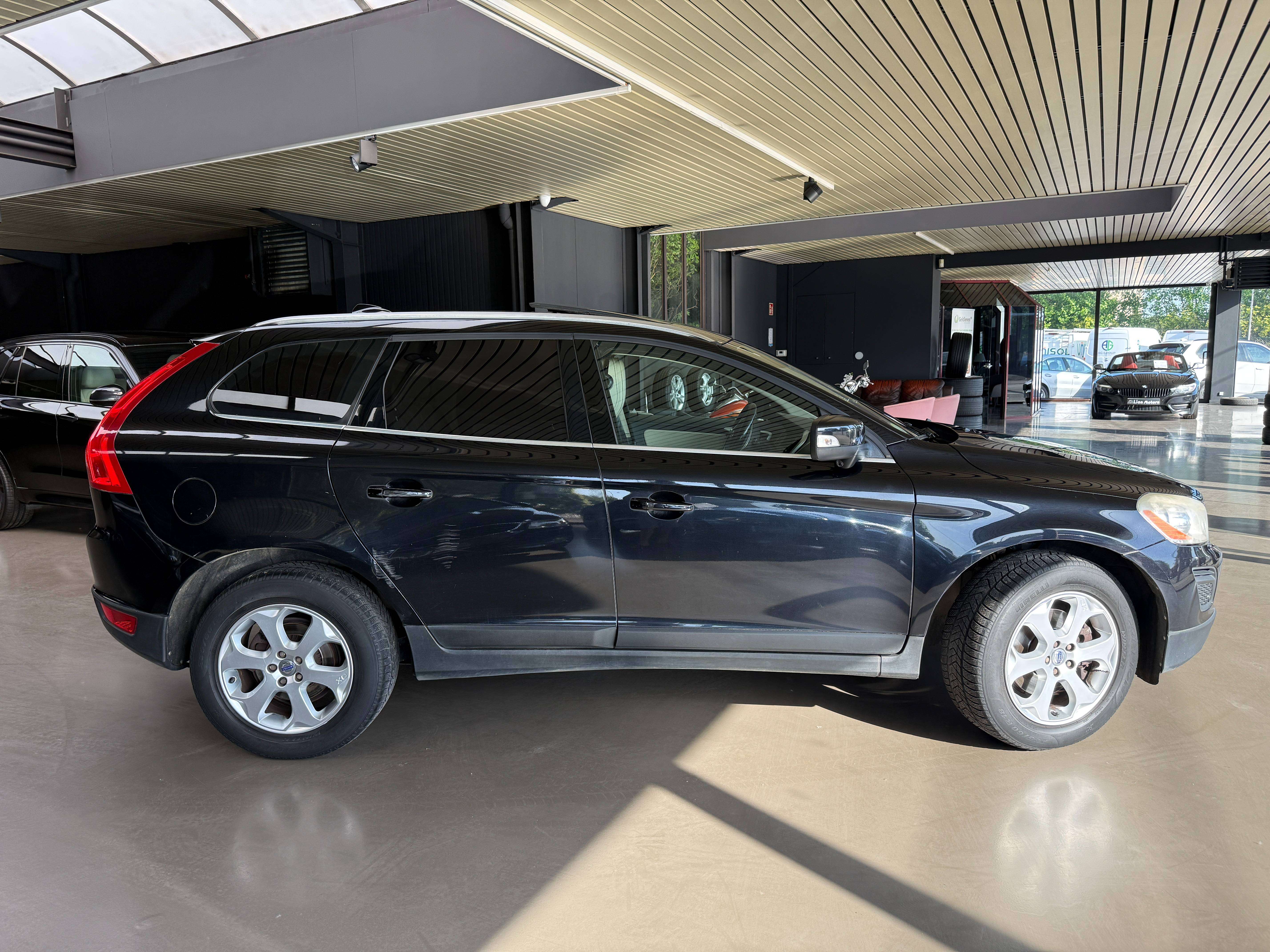 Volvo XC60 2.4 D5 AWD Summum Geartronic*Leder*Panodak*Navi* 215 pk* Trekhaak*FULL