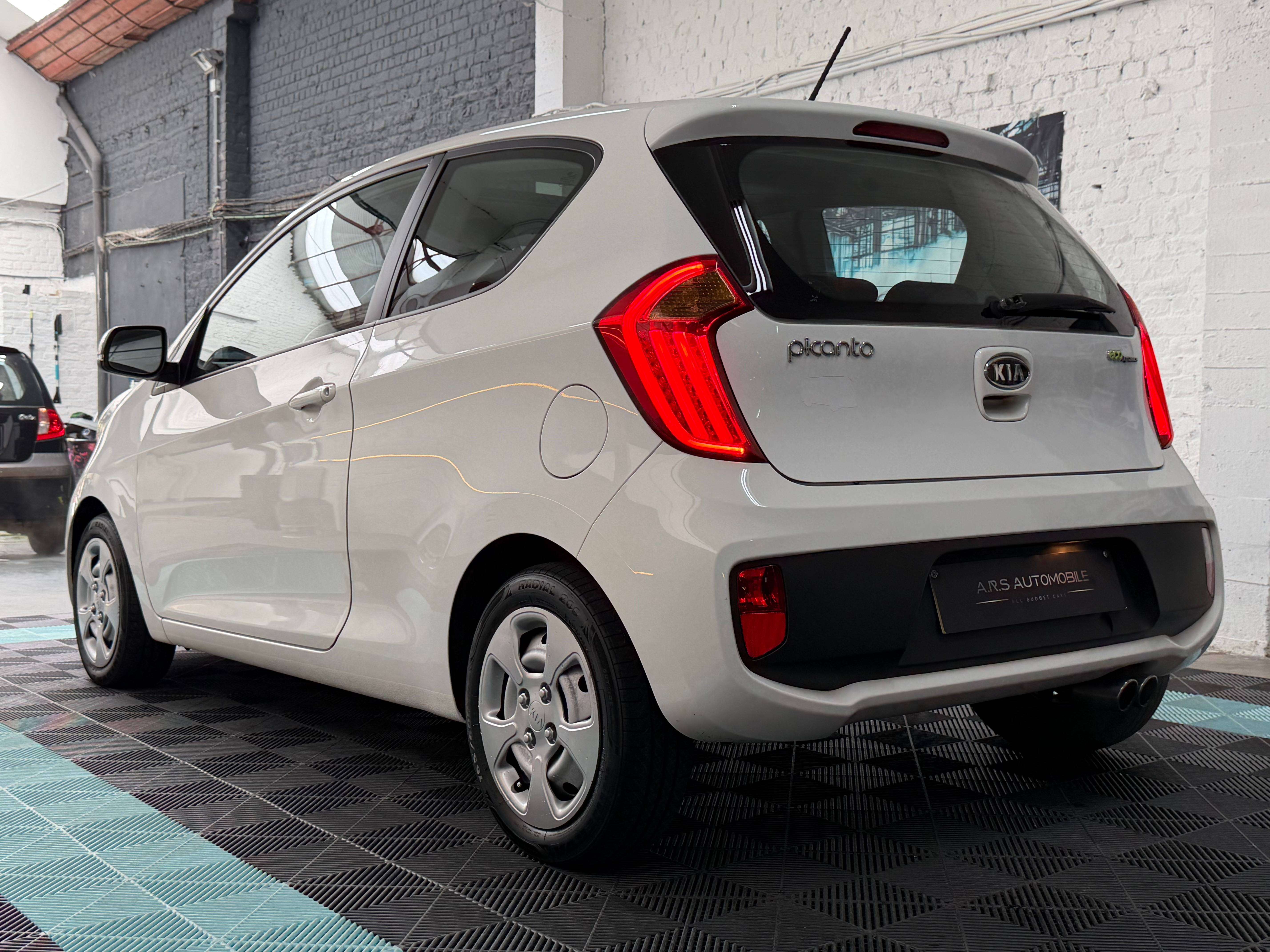 Kia Picanto 1.0i Toit ouvrant - Led - Garantie 12mois