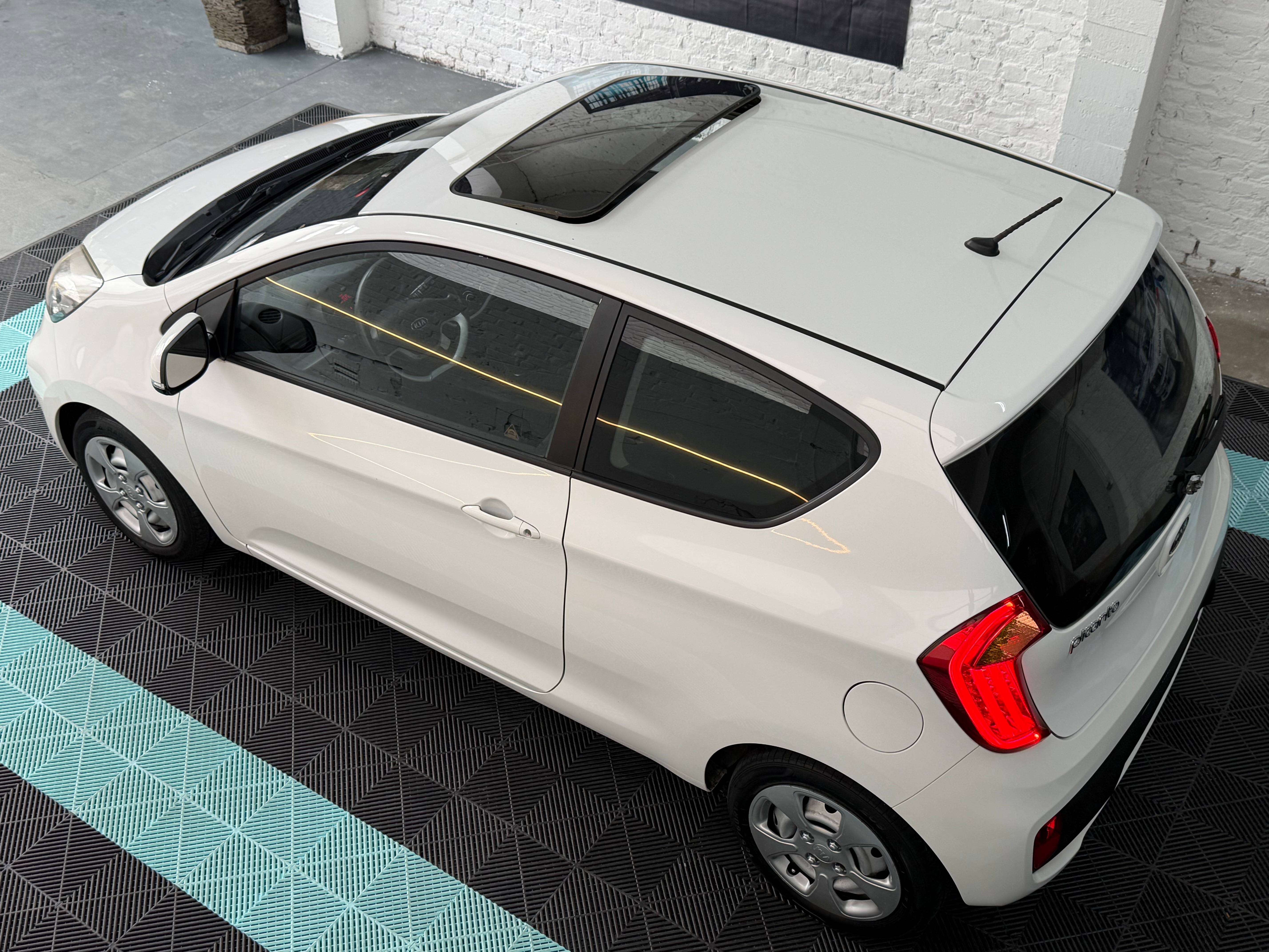 Kia Picanto 1.0i Toit ouvrant - Led - Garantie 12mois