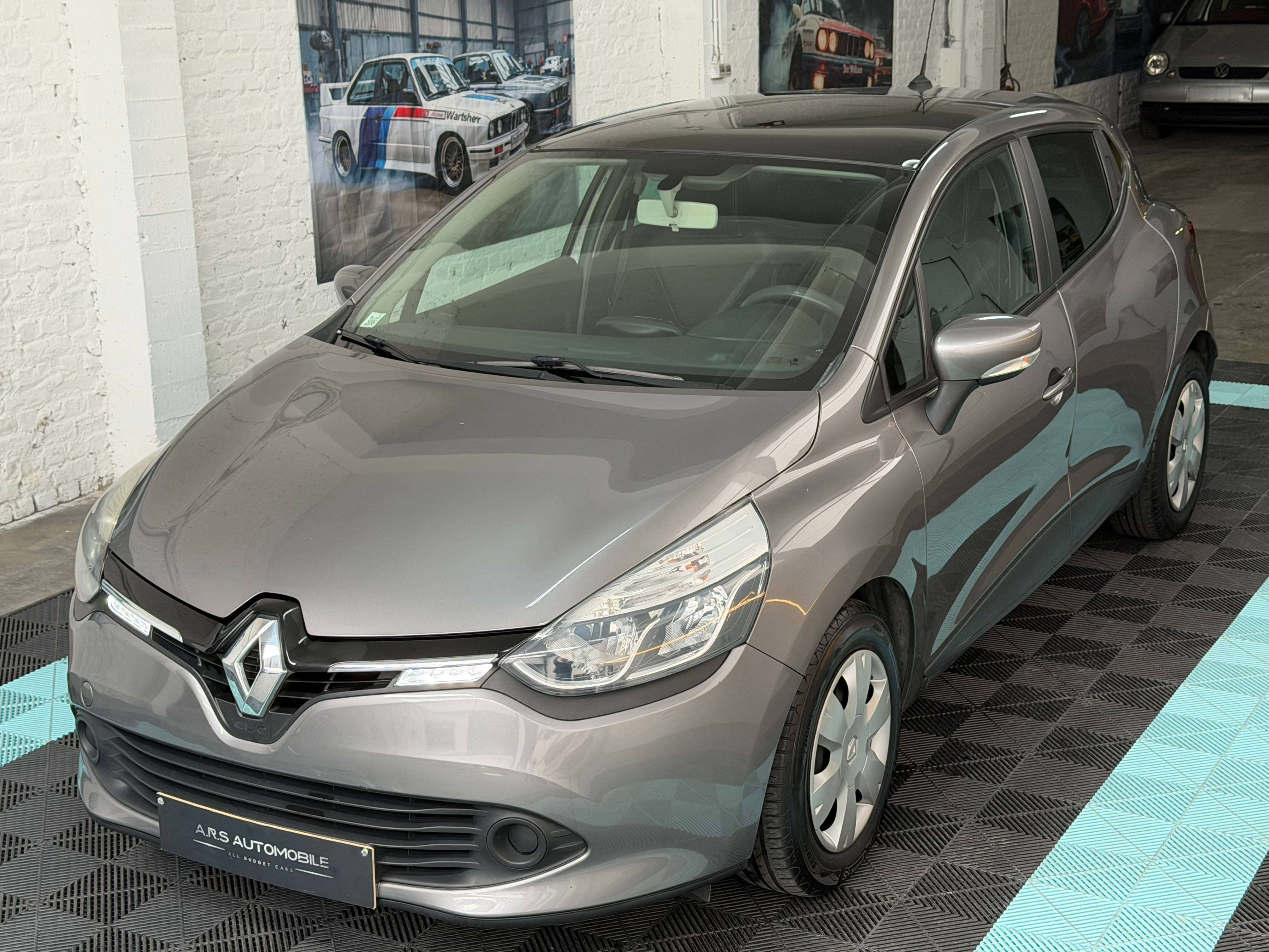 Renault Clio 1.2i Toit pano - Airco - Garantie 12mois