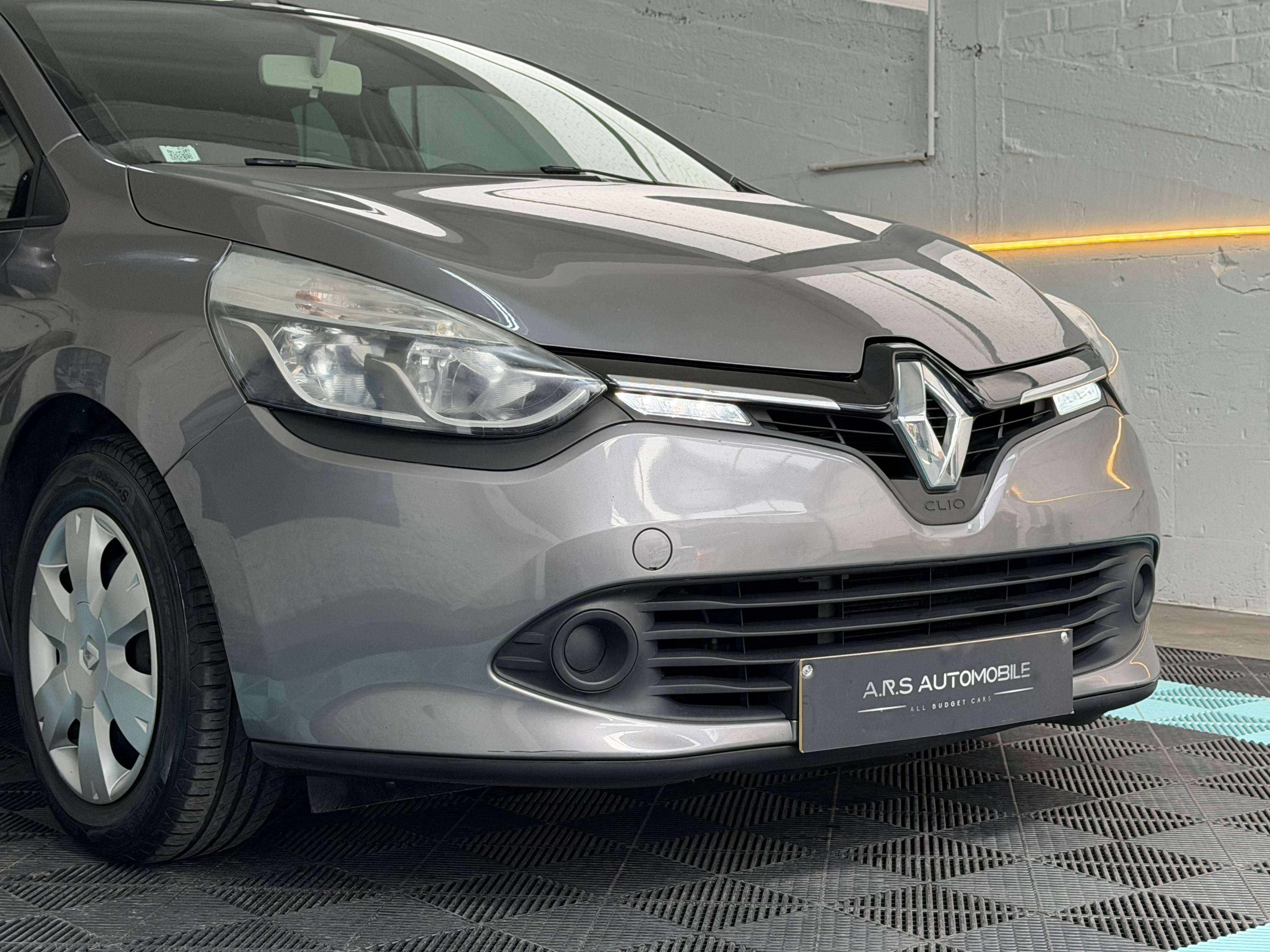 Renault Clio 1.2i Toit pano - Airco - Garantie 12mois