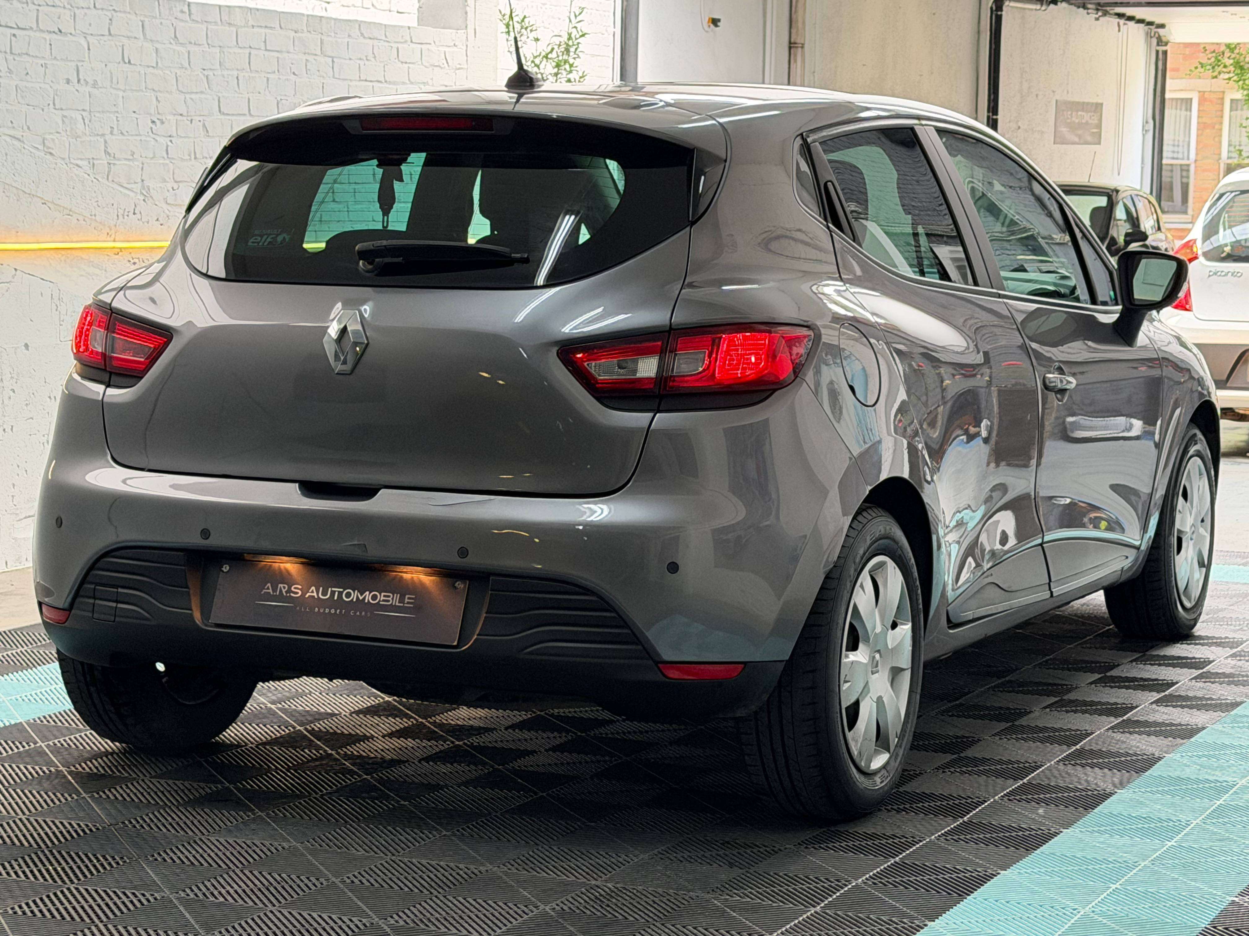 Renault Clio 1.2i Toit pano - Airco - Garantie 12mois