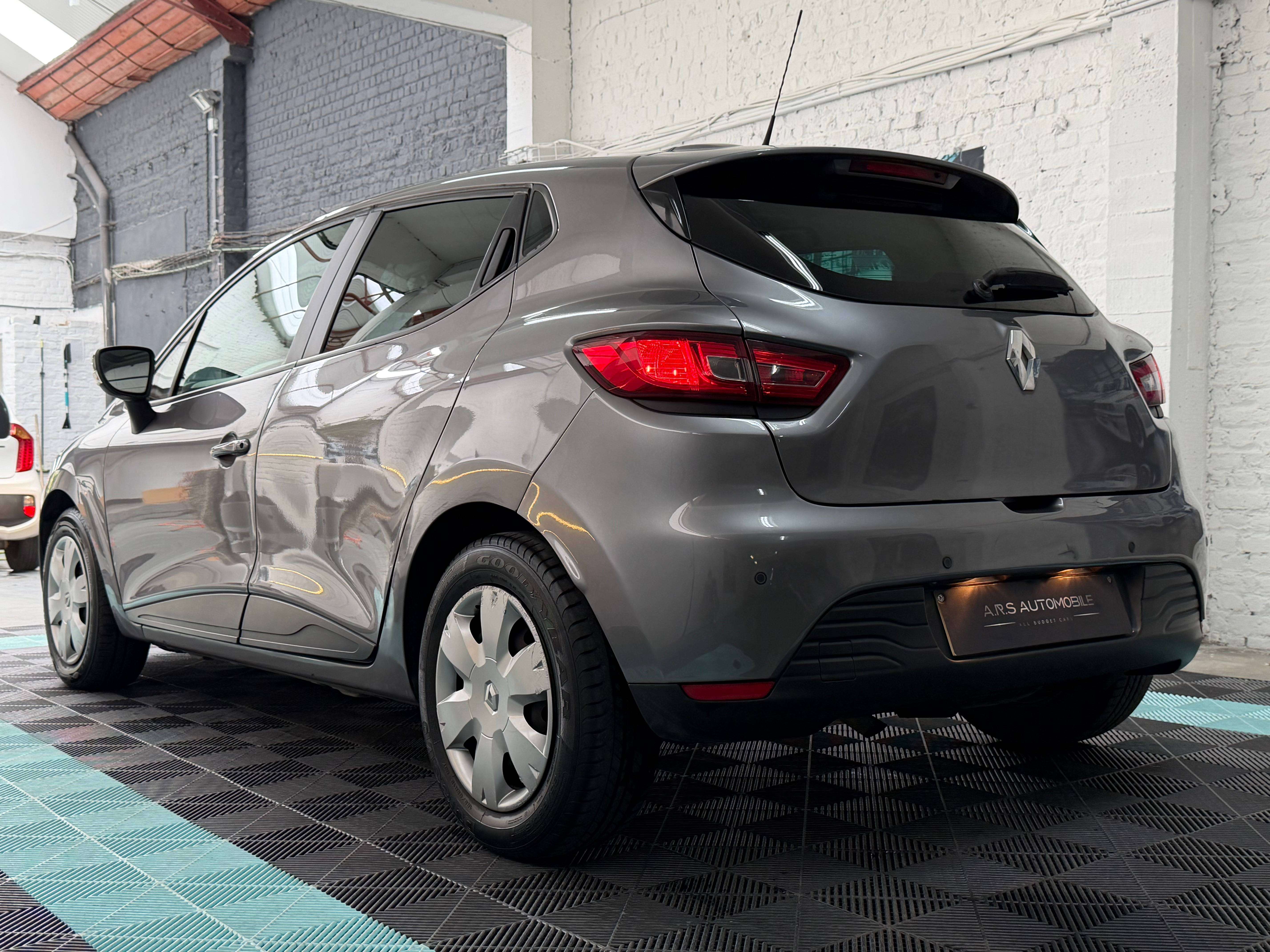 Renault Clio 1.2i Toit pano - Airco - Garantie 12mois