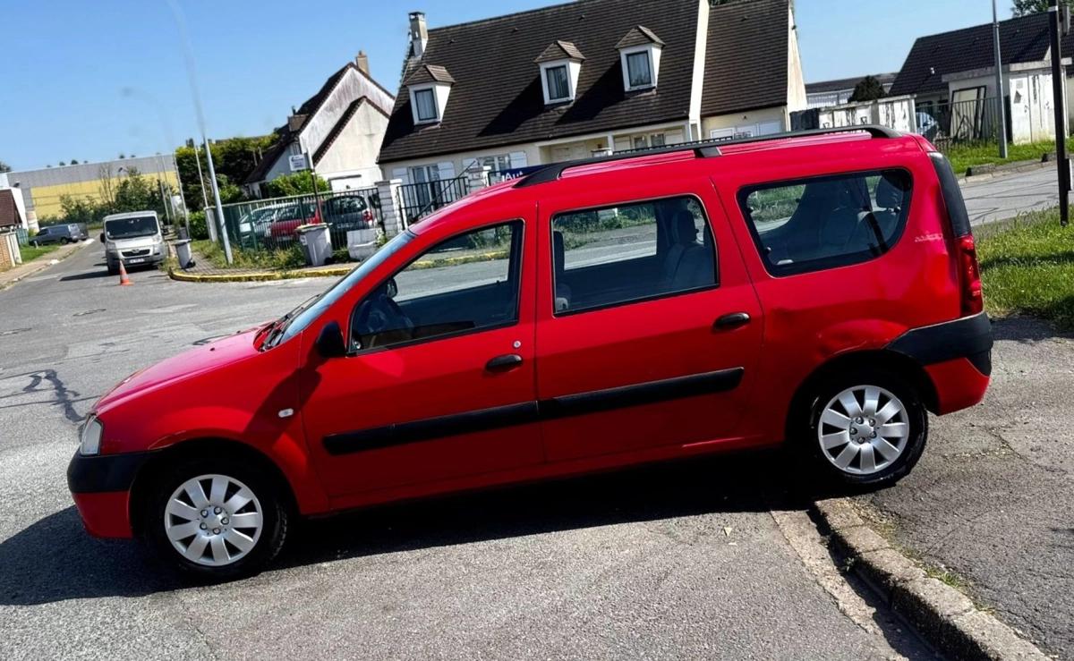Dacia Logan MCV 1ERE MAIN 1.6i 7 places Lauréate CLIM CT OK