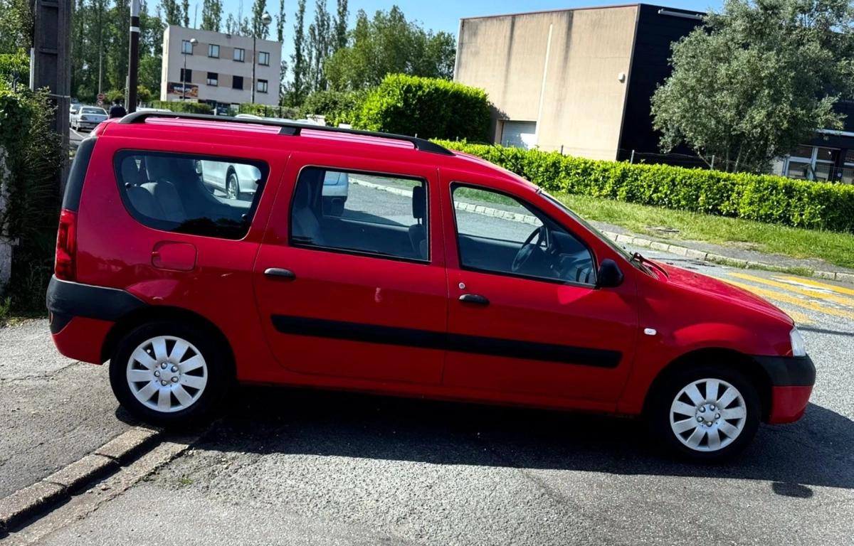 Dacia Logan MCV 1ERE MAIN 1.6i 7 places Lauréate CLIM CT OK
