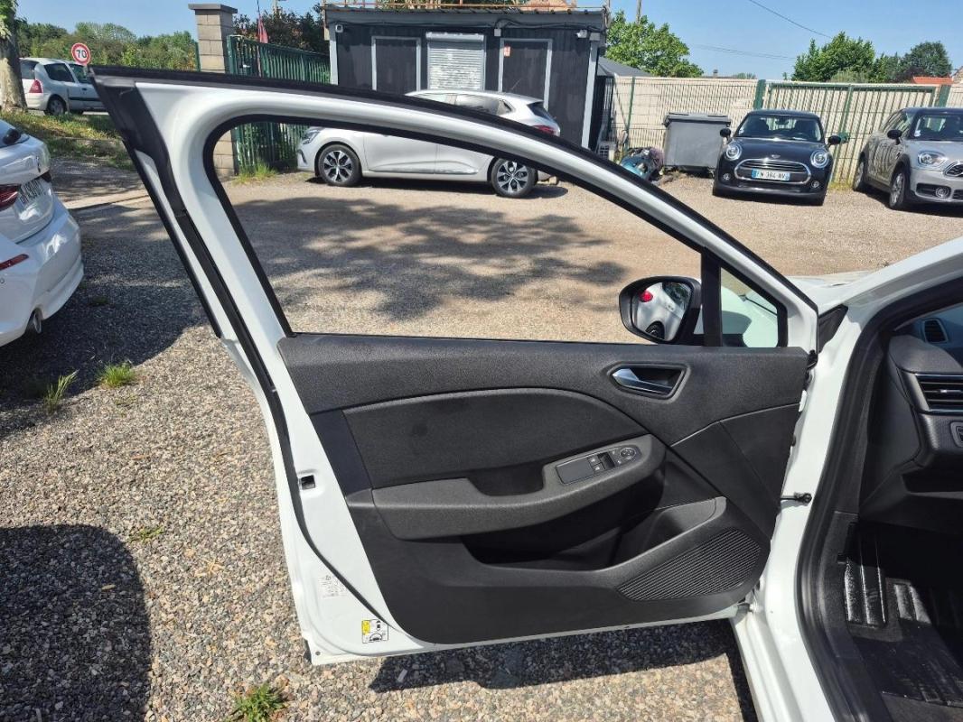 Renault Clio 1.6 E-TECH 140cv 90 HYBRID BUSINESS Sociétés 2 PL 9158 Hors Taxes
