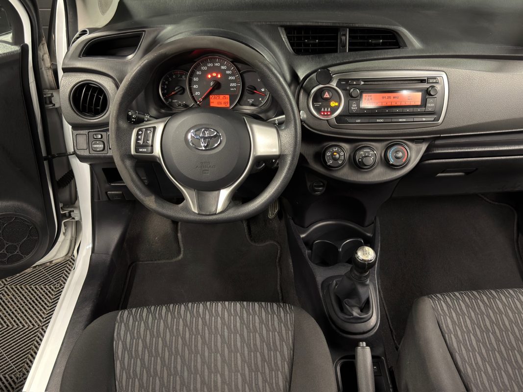 Toyota Yaris 3 III DYNAMIC 1.0 VVTi 69 Cv 5 PORTES / CRIT AIR 1 - GARANTIE AN