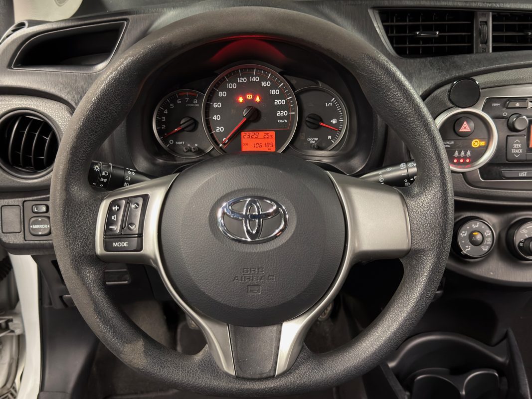 Toyota Yaris 3 III DYNAMIC 1.0 VVTi 69 Cv 5 PORTES / CRIT AIR 1 - GARANTIE AN