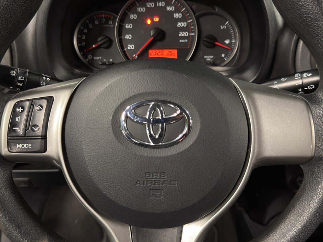 Toyota Yaris 3 III DYNAMIC 1.0 VVTi 69 Cv 5 PORTES / CRIT AIR 1 - GARANTIE AN