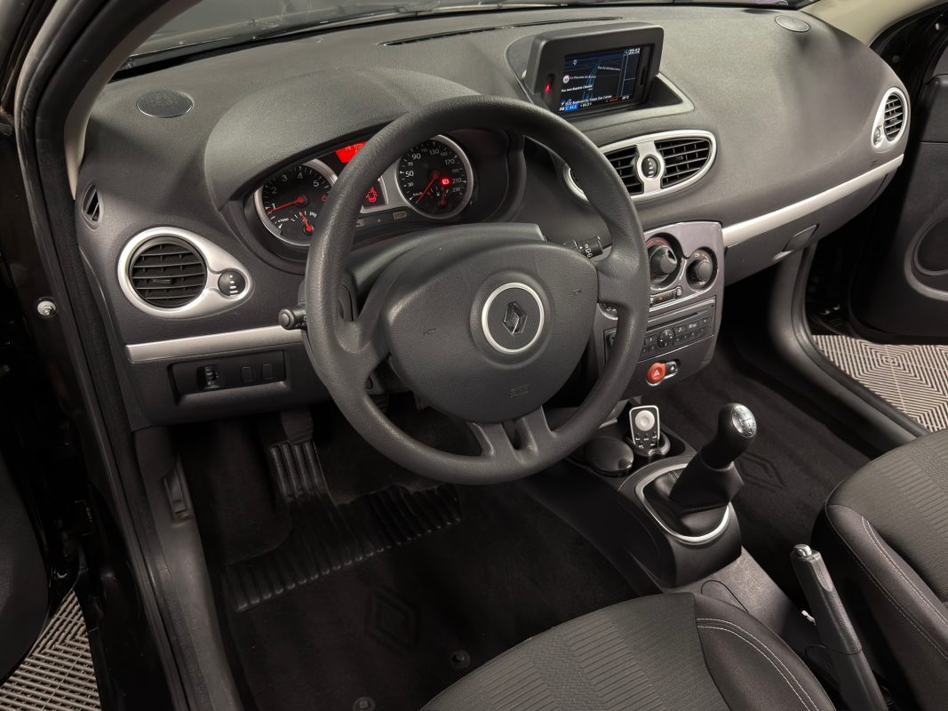 Renault Clio 3 III PHASE 2 1.2 75 Cv 5 Pts 1ERE MAIN ECRAN GPS BLUETOOTH CRIT AIR 1 - GARANTIE AN