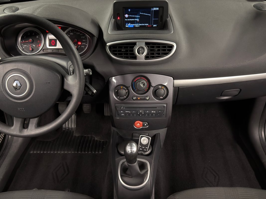Renault Clio 3 III PHASE 2 1.2 75 Cv 5 Pts 1ERE MAIN ECRAN GPS BLUETOOTH CRIT AIR 1 - GARANTIE AN