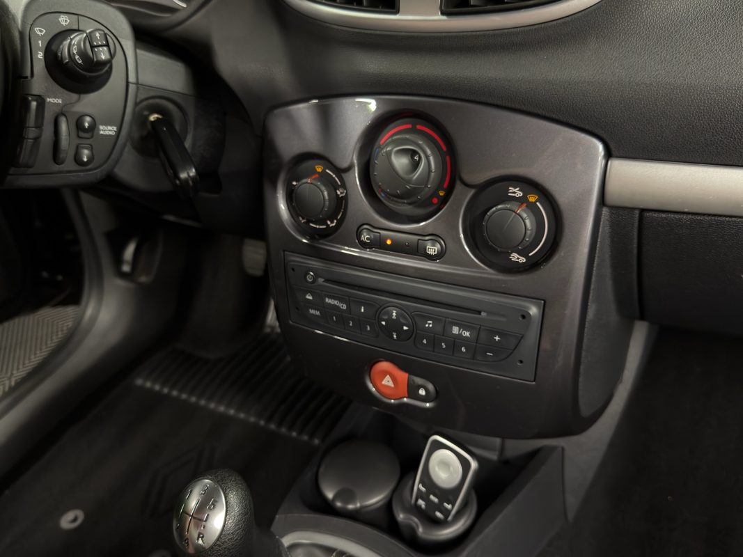 Renault Clio 3 III PHASE 2 1.2 75 Cv 5 Pts 1ERE MAIN ECRAN GPS BLUETOOTH CRIT AIR 1 - GARANTIE AN
