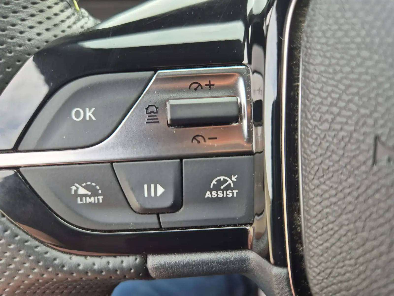 Peugeot 308 SW 1.5 BlueHDi GT// CARPLAY/CAMERA/GPS/GARANTIE