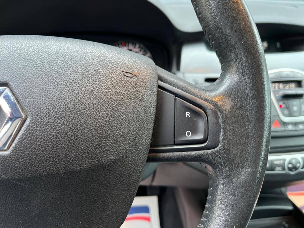 Renault Laguna II (B74) 2.0 dCi 150ch Expression