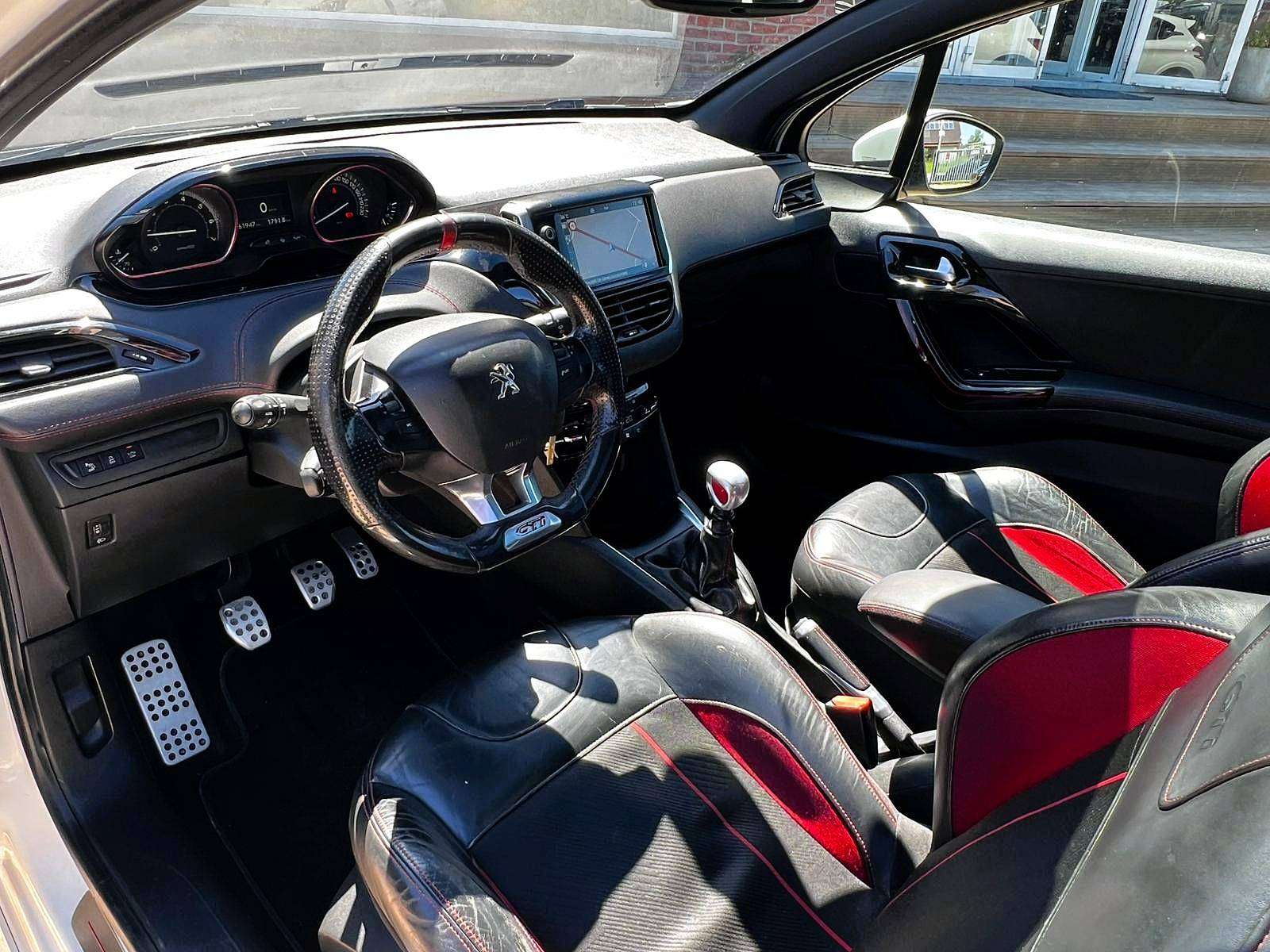 Peugeot 208 1.6 GTi TOIT-PANO NAVI CAM GARANTI 12 MOIS