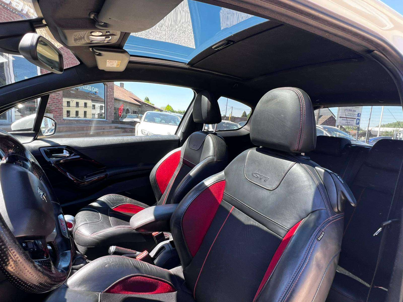 Peugeot 208 1.6 GTi TOIT-PANO NAVI CAM GARANTI 12 MOIS