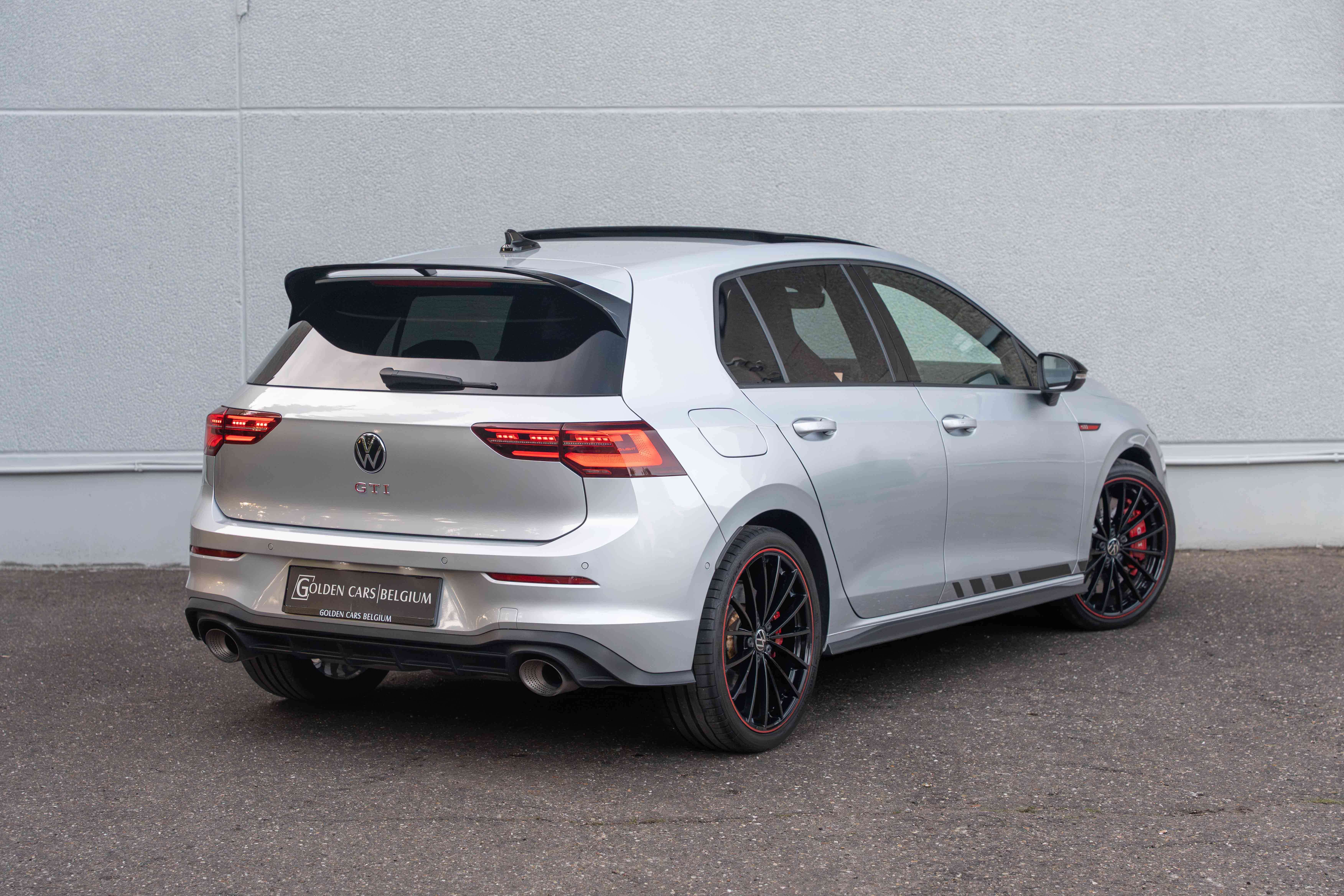 Volkswagen Golf GTI Clubsport DSG/PANO/IQLIGHTS/AKRAPOVIC/19"/H&K/ACC/CAMERA