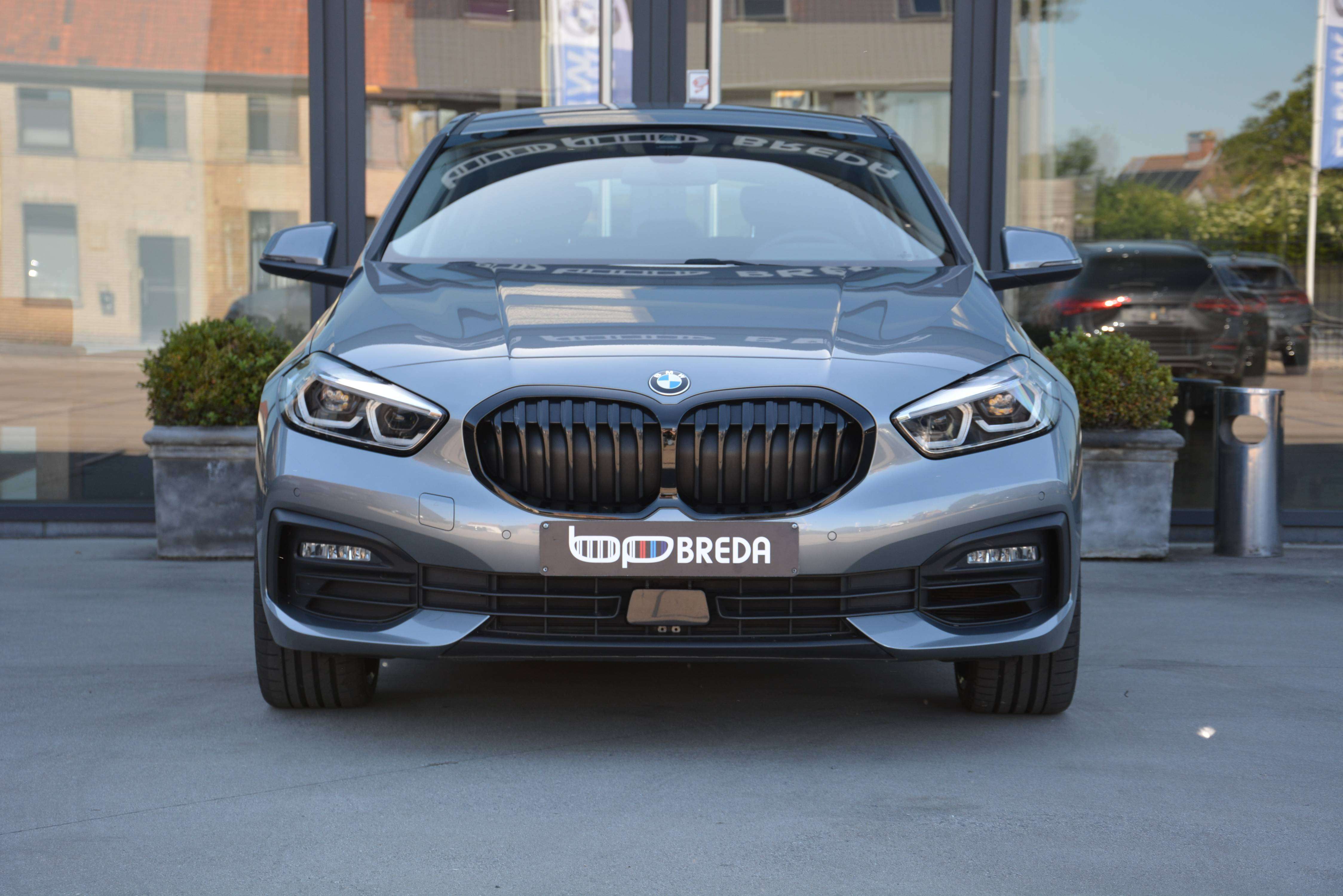 BMW 116 i / Cam/ LED/ Cruise Control/ Navi/ Carplay/ Alu17