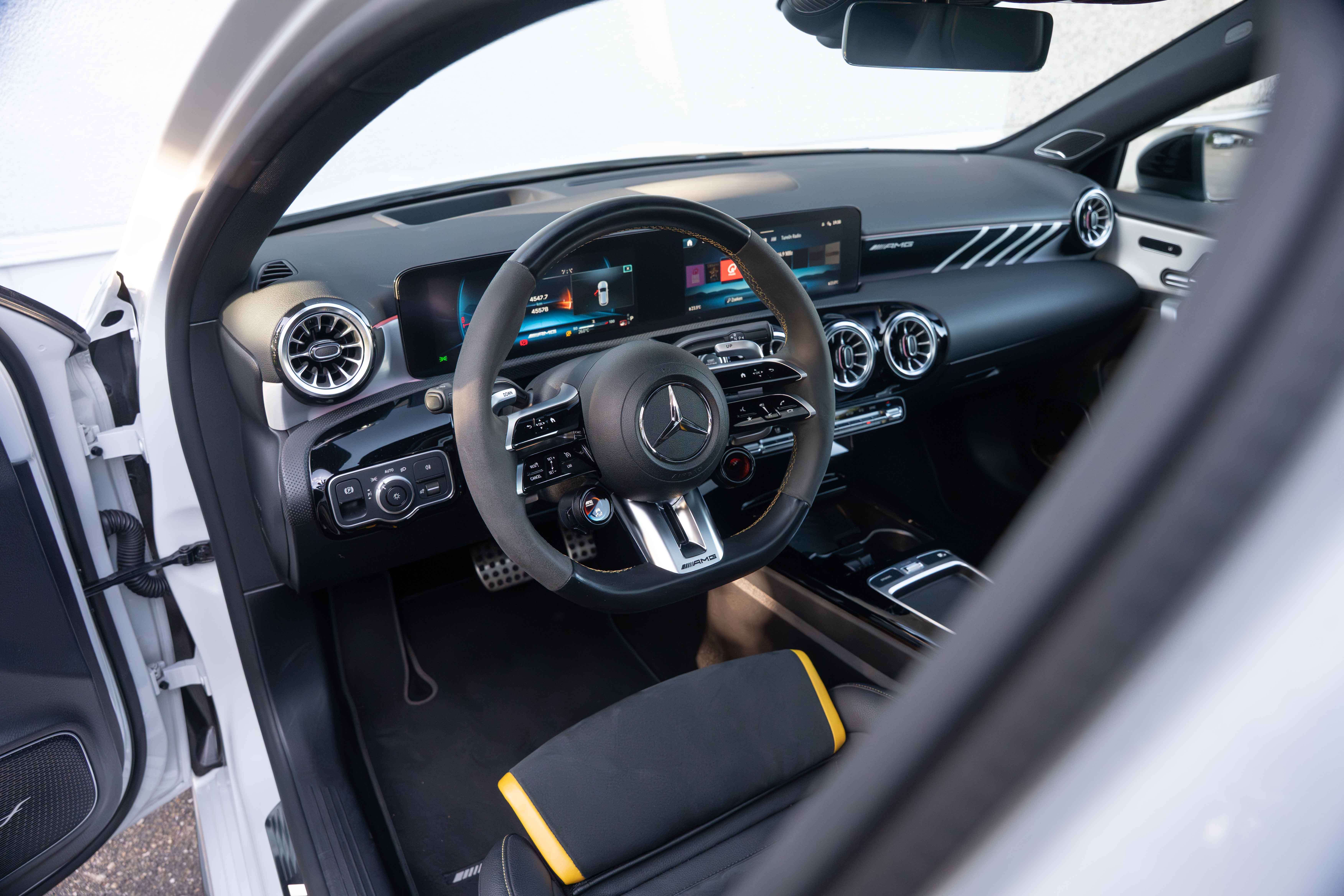 Mercedes-Benz A 45 AMG S 4M+ MULTIBEAM/FACELIFT/PANO/BURMESTER/19"/HUD/360°/MEMORY/AMBIENTE/KEYLESS