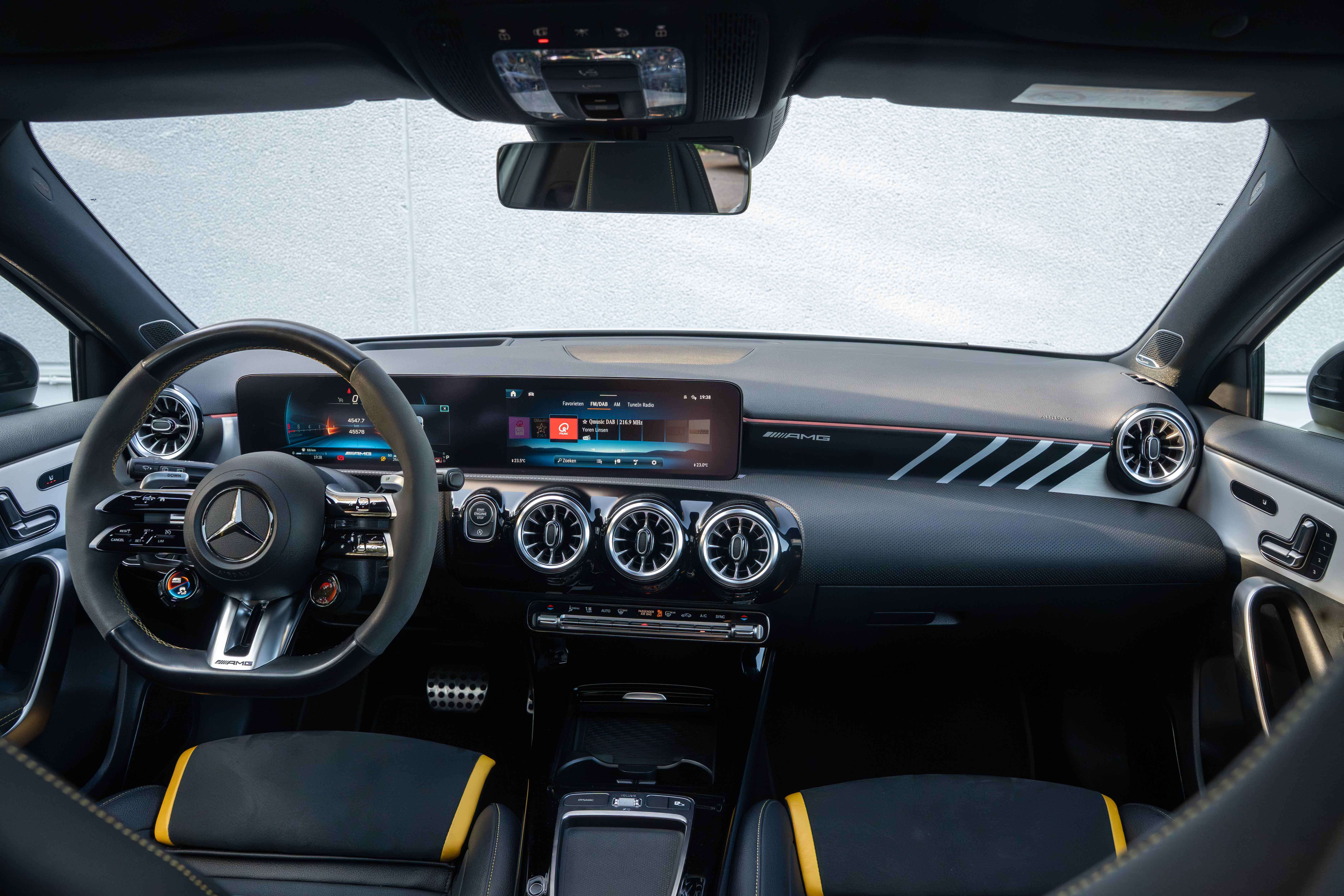 Mercedes-Benz A 45 AMG S 4M+ MULTIBEAM/FACELIFT/PANO/BURMESTER/19"/HUD/360°/MEMORY/AMBIENTE/KEYLESS