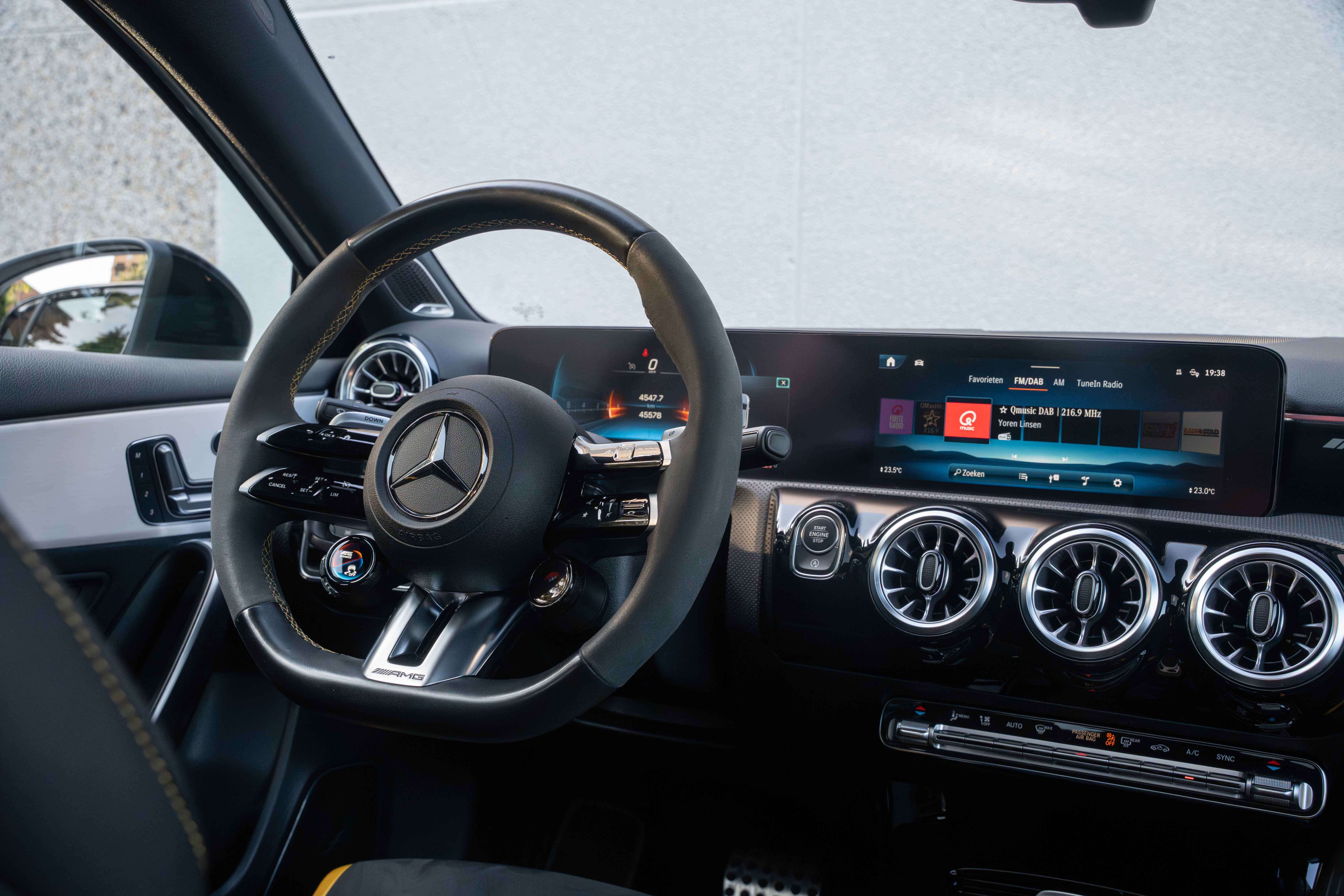 Mercedes-Benz A 45 AMG S 4M+ MULTIBEAM/FACELIFT/PANO/BURMESTER/19"/HUD/360°/MEMORY/AMBIENTE/KEYLESS