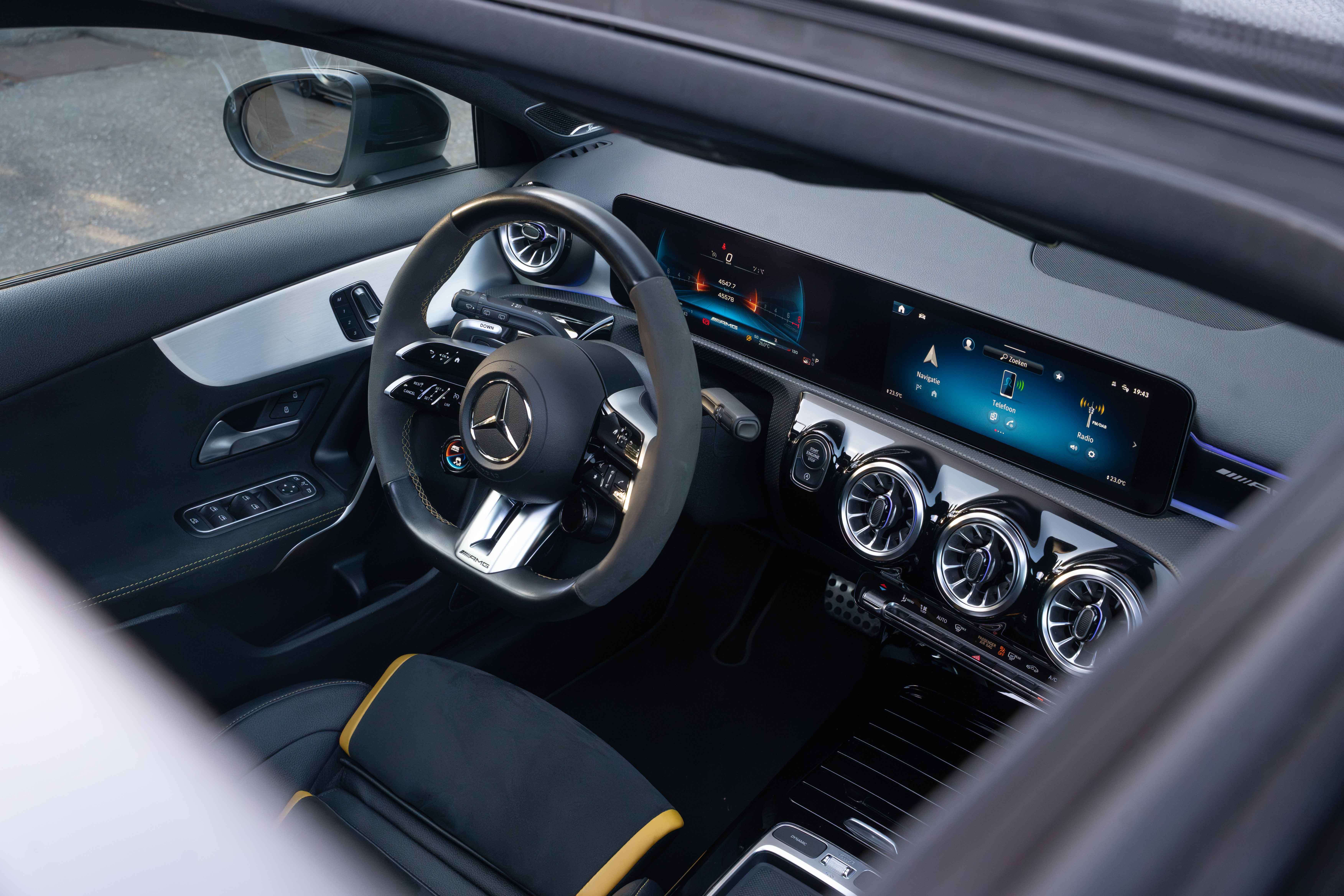 Mercedes-Benz A 45 AMG S 4M+ MULTIBEAM/FACELIFT/PANO/BURMESTER/19"/HUD/360°/MEMORY/AMBIENTE/KEYLESS