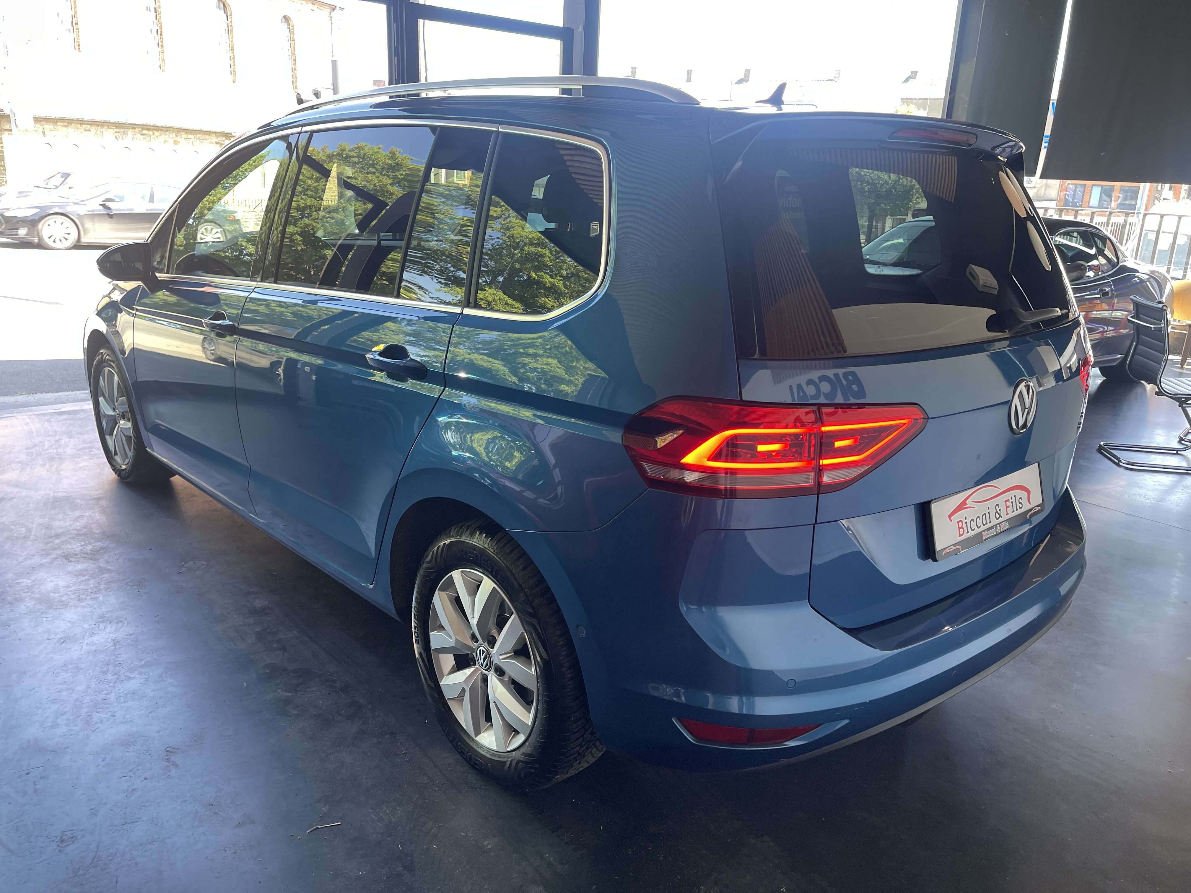 Volkswagen Touran 7 PLACES /TOIT OUVRANT / CAMERA / SIEGES CHAUFF /