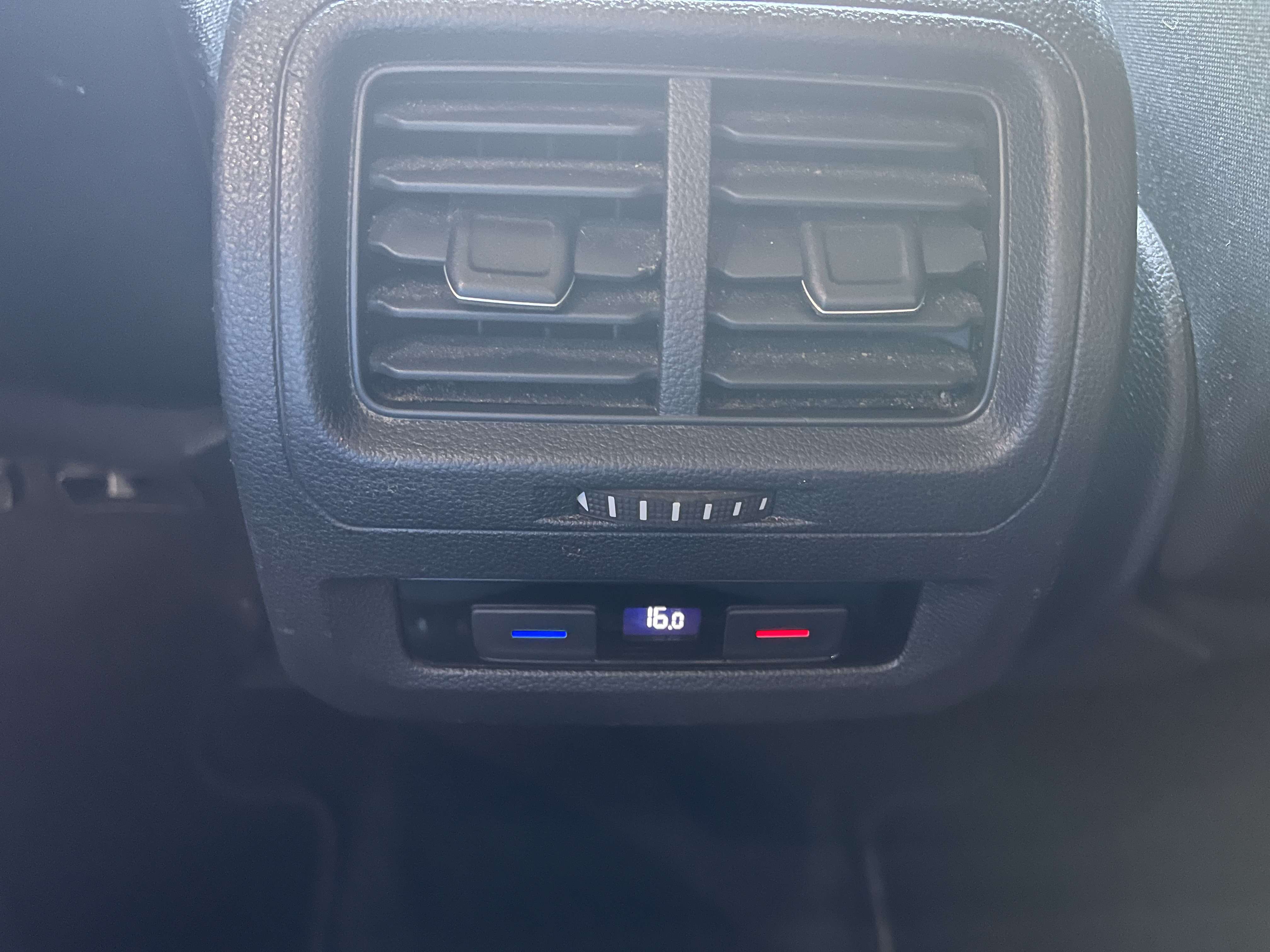 Volkswagen Touran 7 PLACES /TOIT OUVRANT / CAMERA / SIEGES CHAUFF /