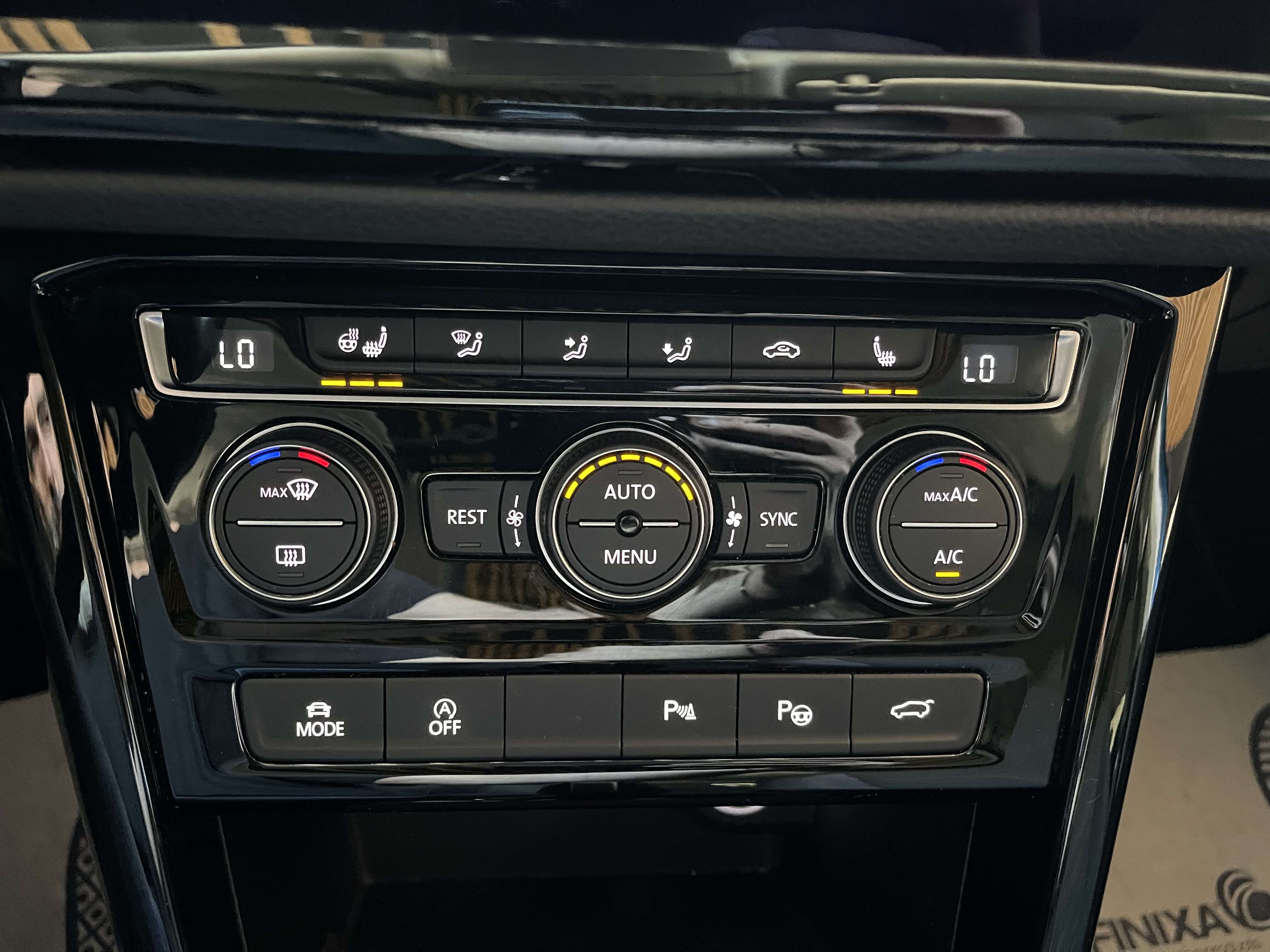 Volkswagen Touran 7 PLACES /TOIT OUVRANT / CAMERA / SIEGES CHAUFF /