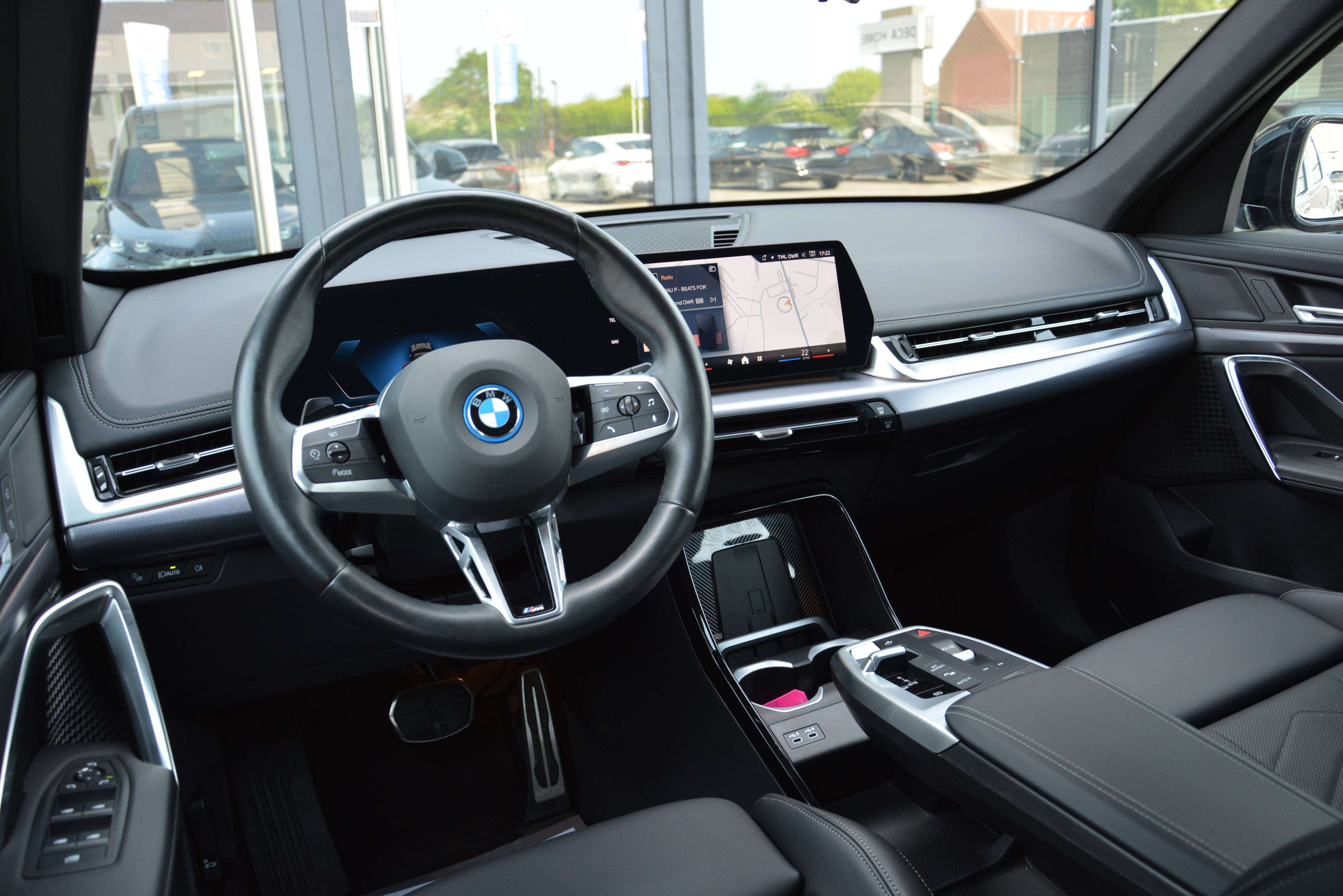BMW iX1 eDrive20 M-Sport/Keyless/Cam