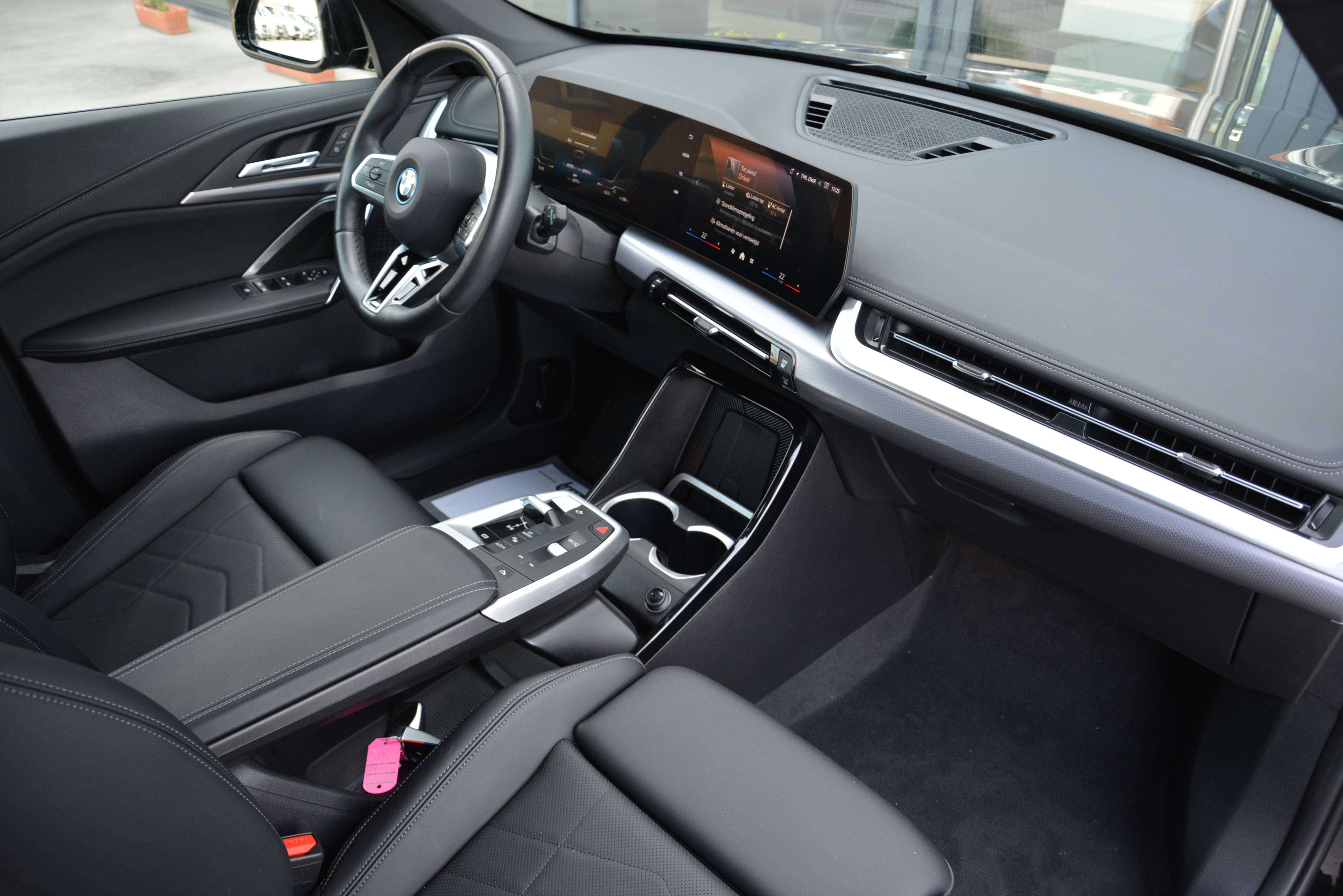 BMW iX1 eDrive20 M-Sport/Keyless/Cam