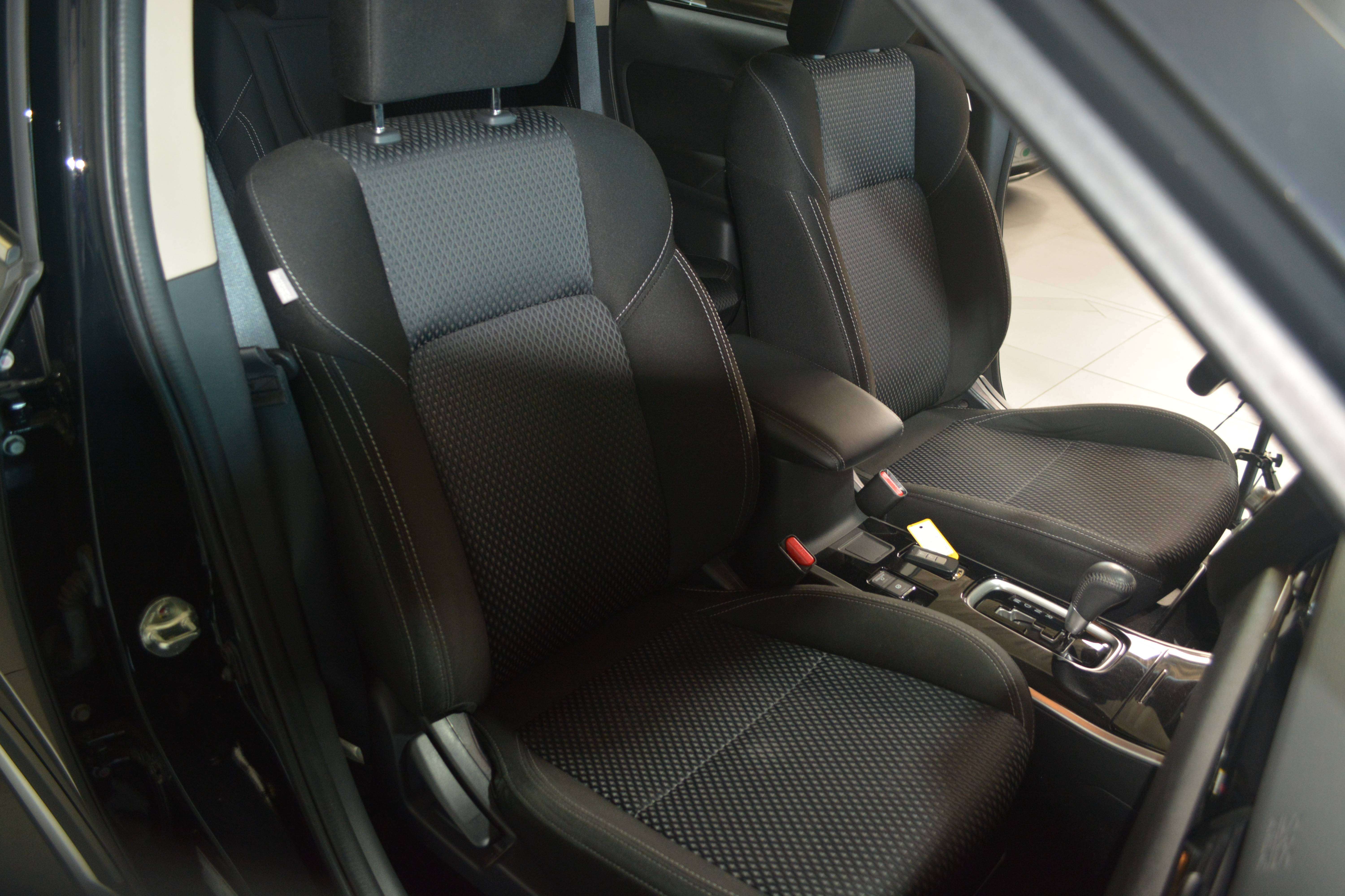 Mitsubishi Outlander Outlander 2.0i 2WD Diamond Edition 7S CVT AUTOMAAT / APPLE CAR-PLAY